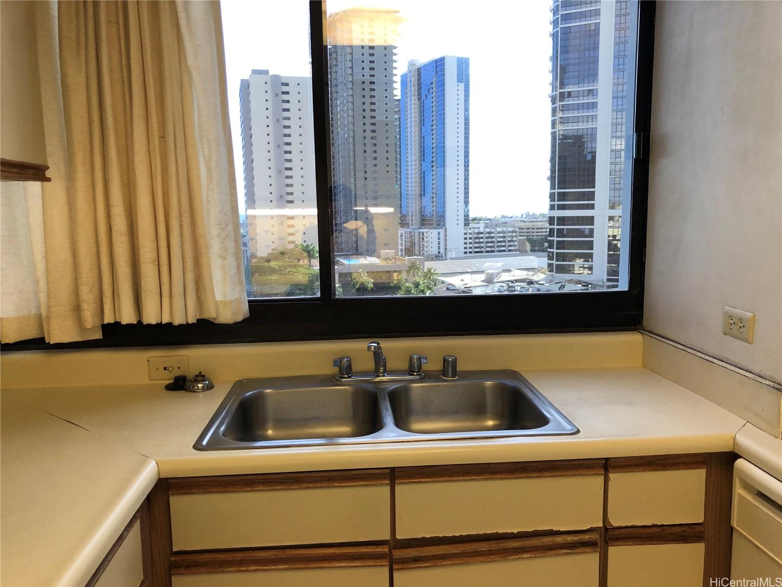 Royal Capitol Plaza condo # 1406, Honolulu, Hawaii - photo 9 of 20