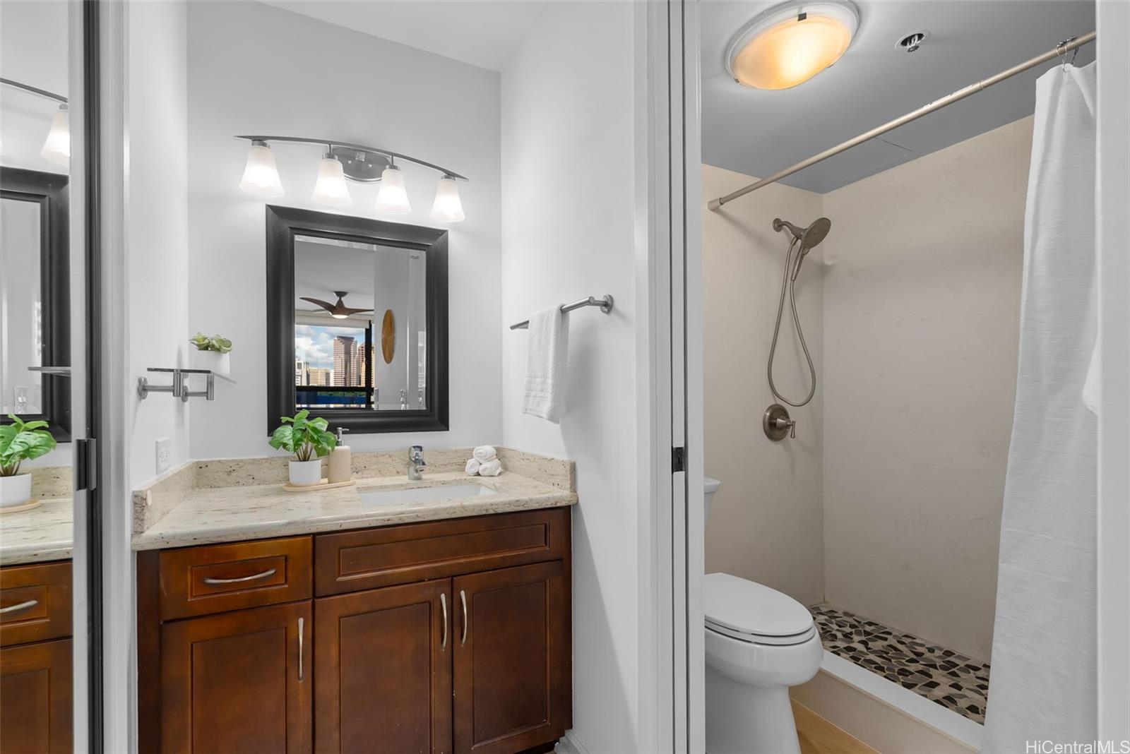 Royal Capitol Plaza condo # 1409, Honolulu, Hawaii - photo 12 of 23