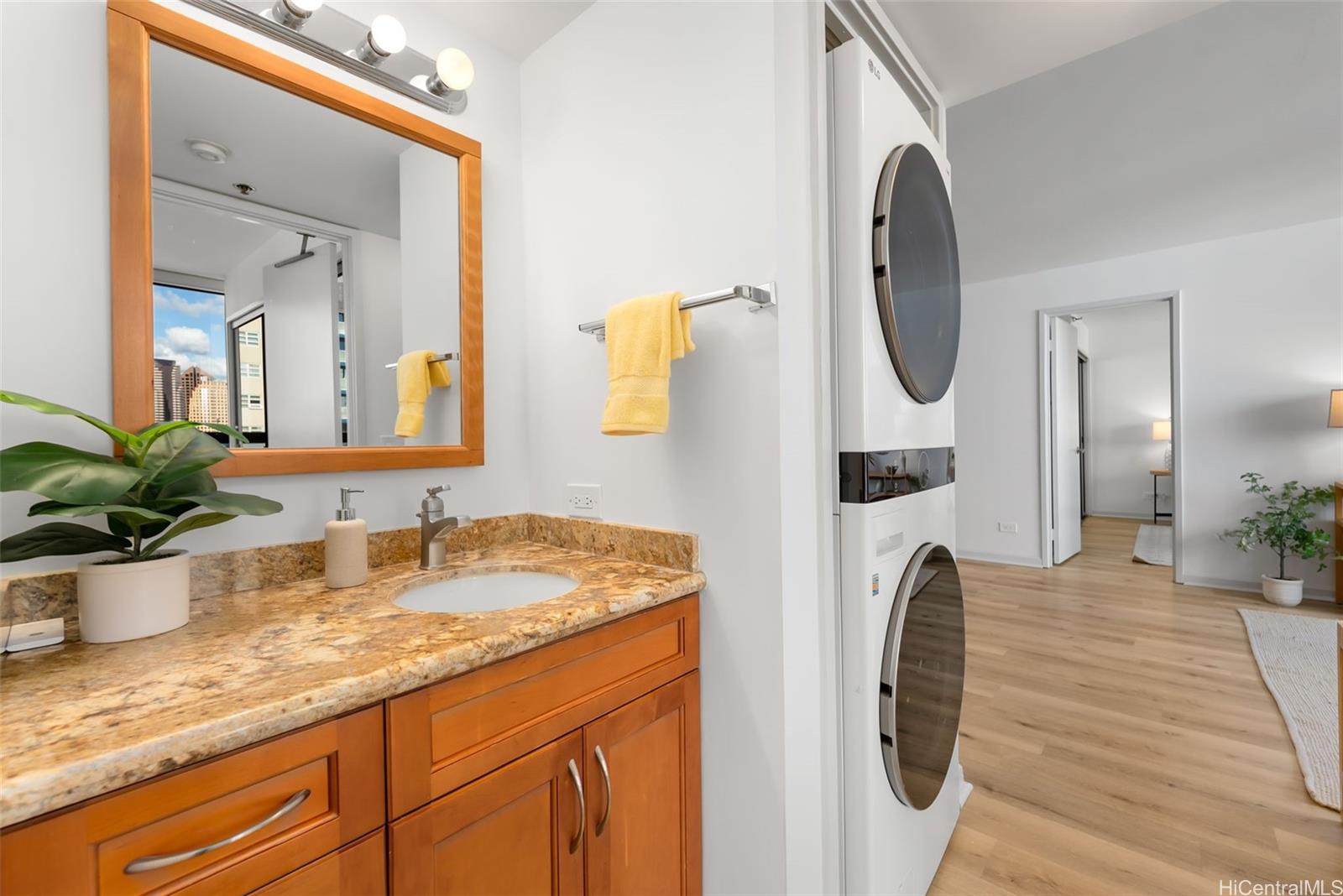 Royal Capitol Plaza condo # 1409, Honolulu, Hawaii - photo 16 of 23