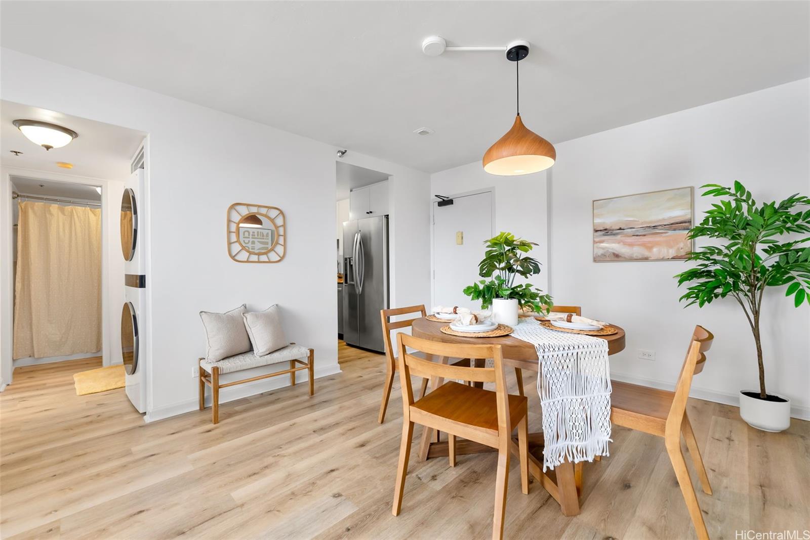 Royal Capitol Plaza condo # 1409, Honolulu, Hawaii - photo 6 of 23