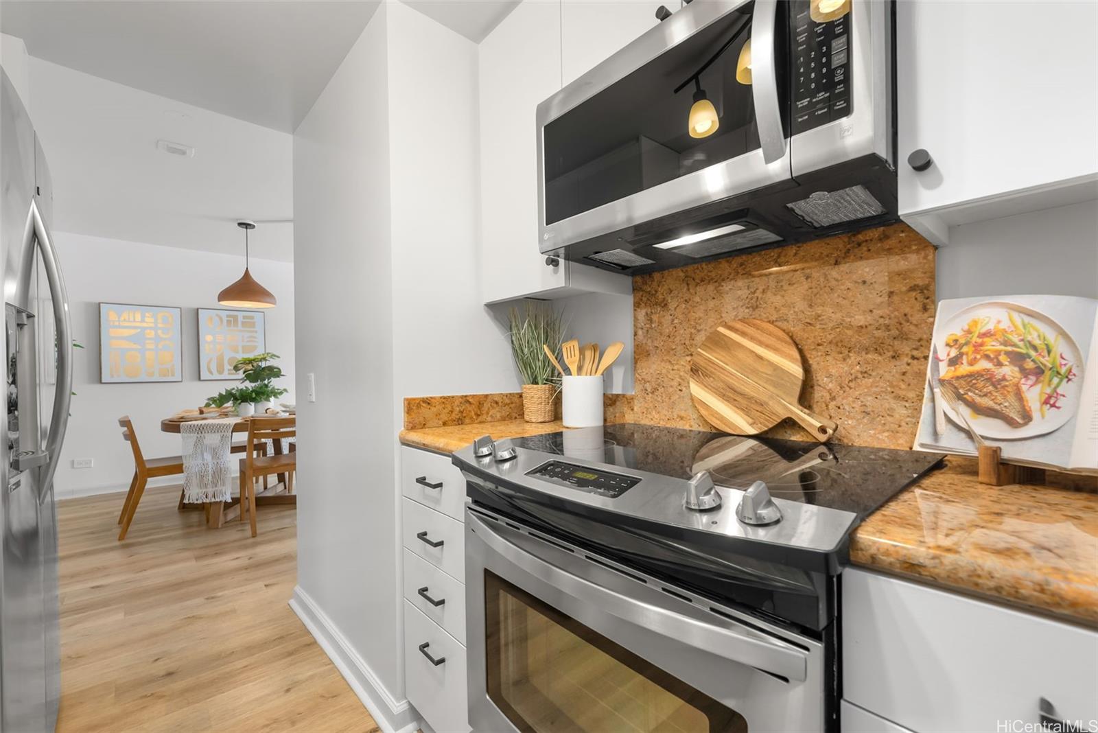 Royal Capitol Plaza condo # 1409, Honolulu, Hawaii - photo 8 of 23