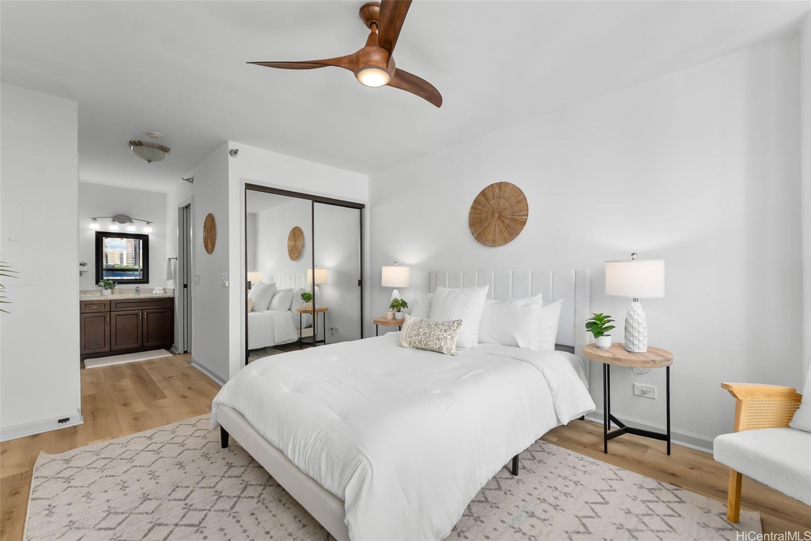 Royal Capitol Plaza condo # 1409, Honolulu, Hawaii - photo 10 of 23