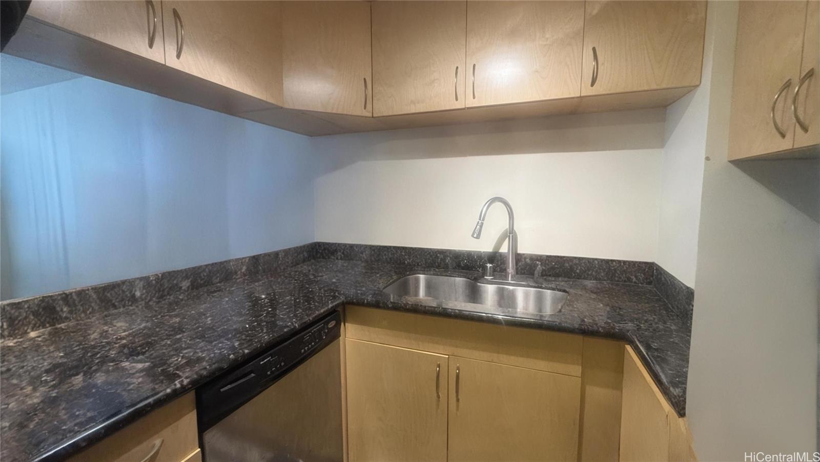 Royal Capitol Plaza condo # 2107, Honolulu, Hawaii - photo 6 of 6