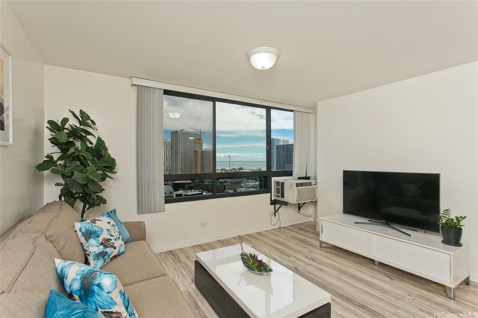 Royal Capitol Plaza condo # 2402, Honolulu, Hawaii - photo 5 of 18