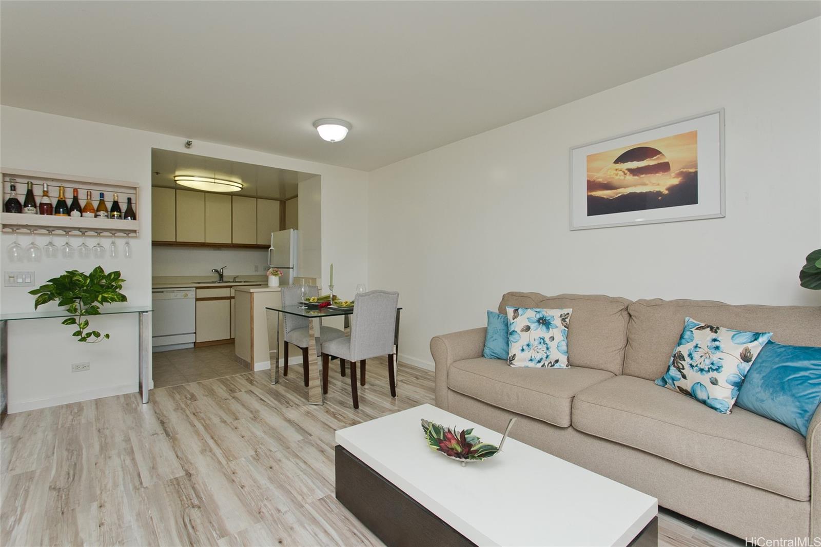 Royal Capitol Plaza condo # 2402, Honolulu, Hawaii - photo 6 of 18