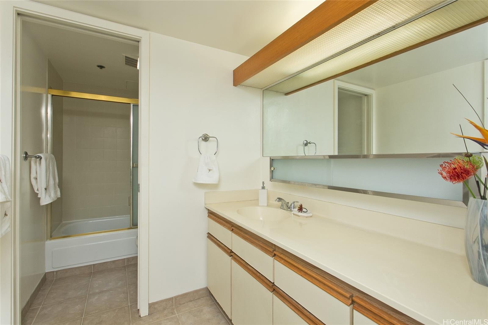 Royal Capitol Plaza condo # 2402, Honolulu, Hawaii - photo 10 of 18