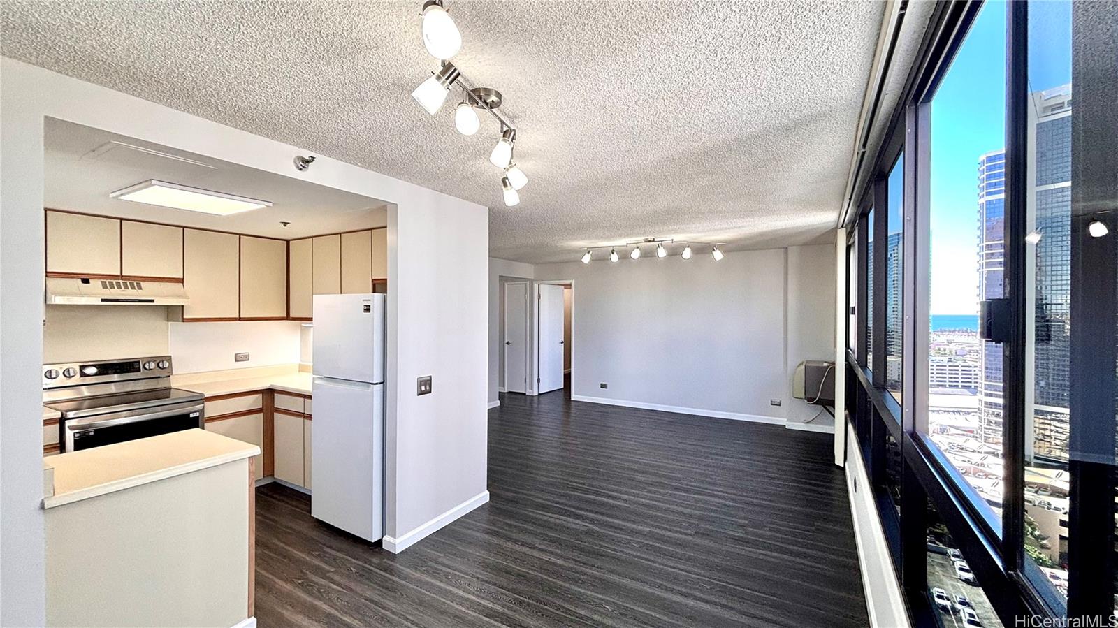 Royal Capitol Plaza condo # 2405, Honolulu, Hawaii - photo 2 of 19