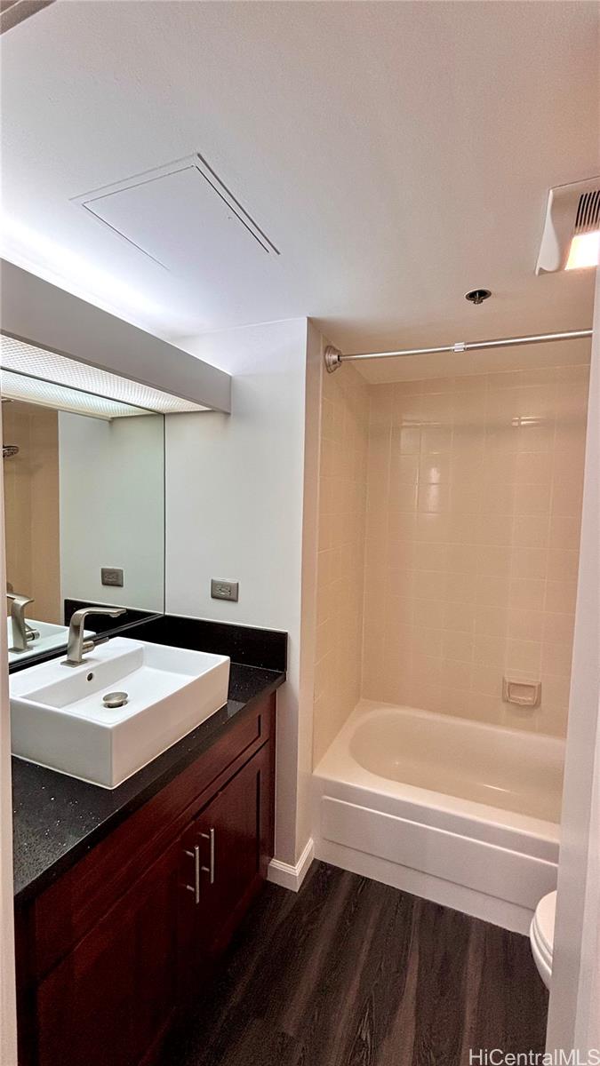 Royal Capitol Plaza condo # 2405, Honolulu, Hawaii - photo 11 of 19