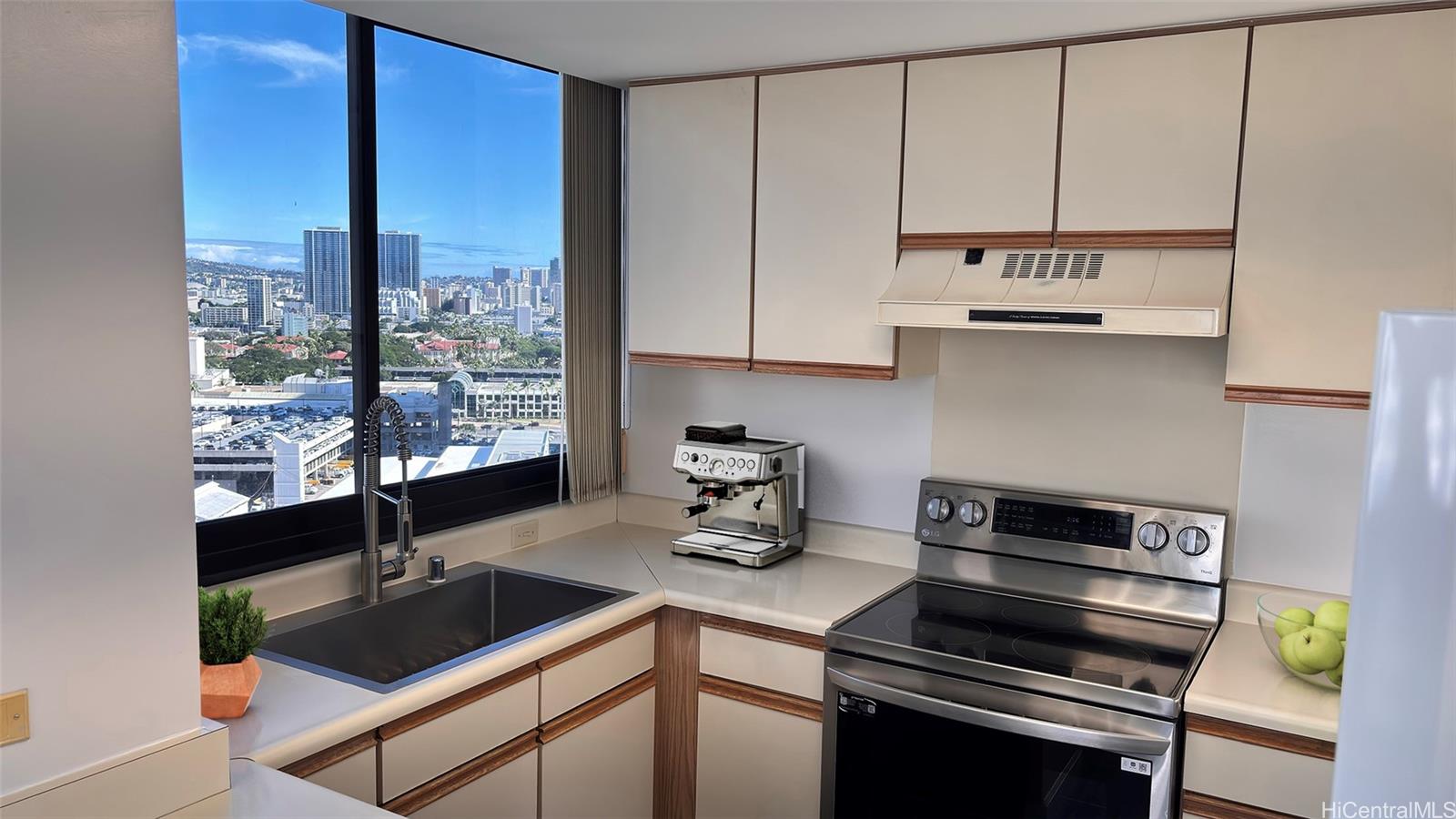 Royal Capitol Plaza condo # 2405, Honolulu, Hawaii - photo 3 of 19