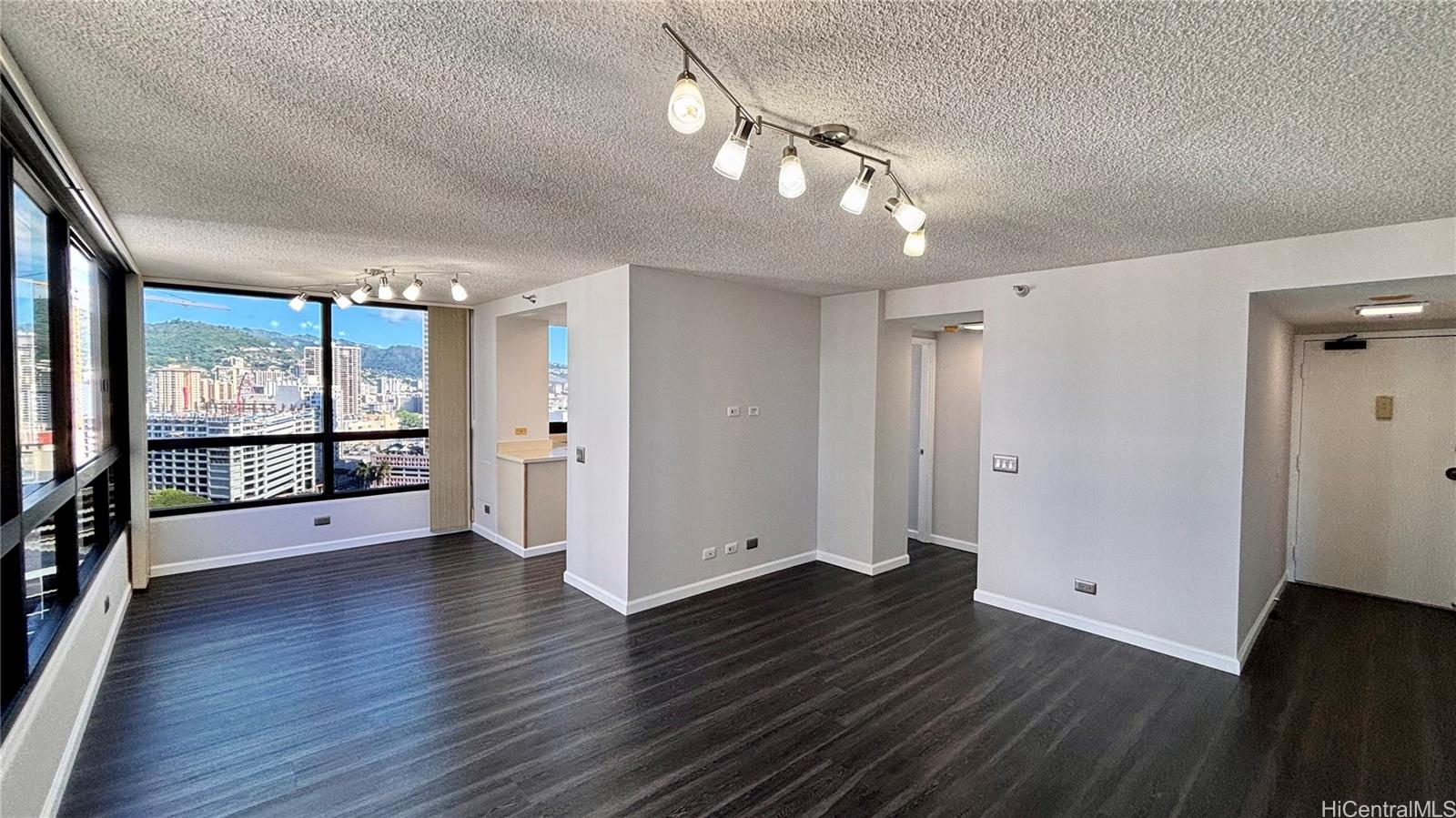 Royal Capitol Plaza condo # 2405, Honolulu, Hawaii - photo 6 of 19