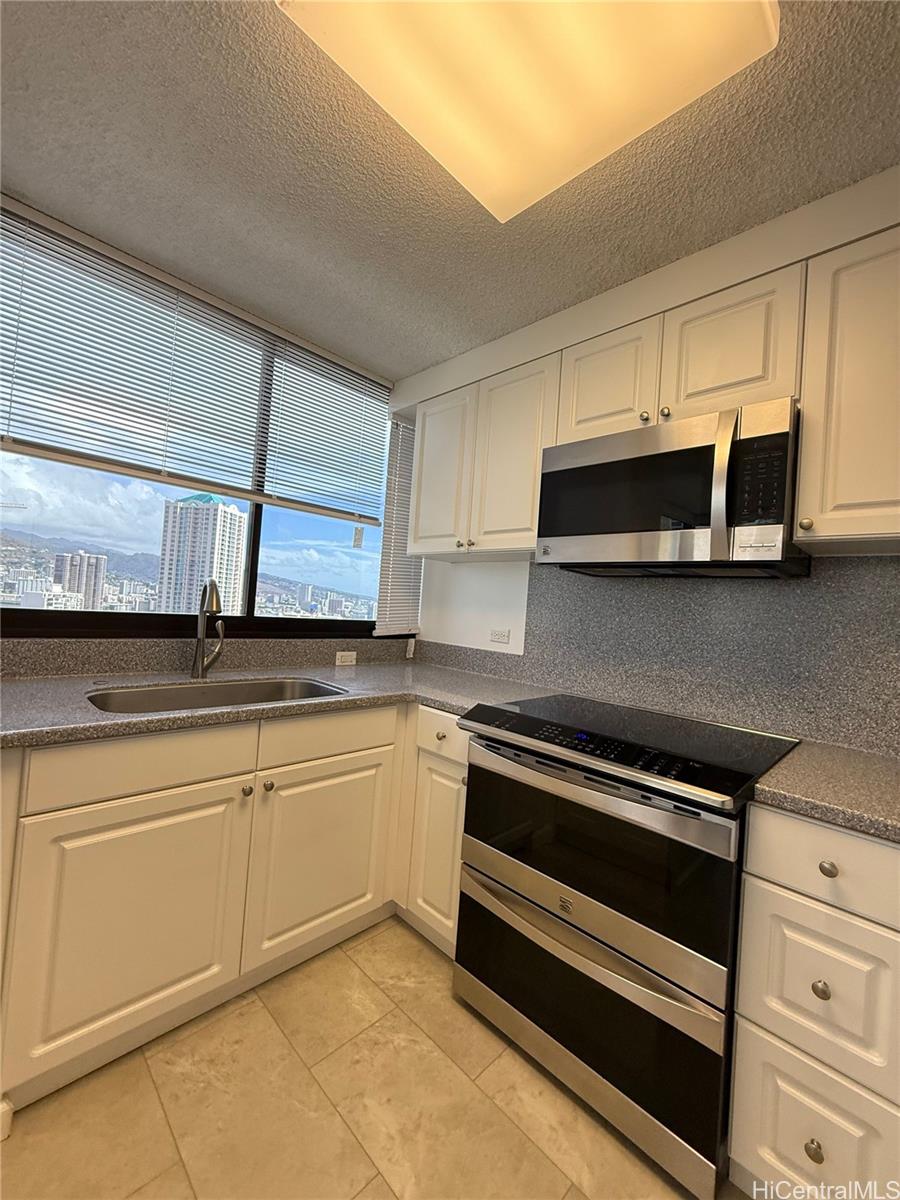 876 Curtis Street Honolulu - Rental - photo 5 of 25