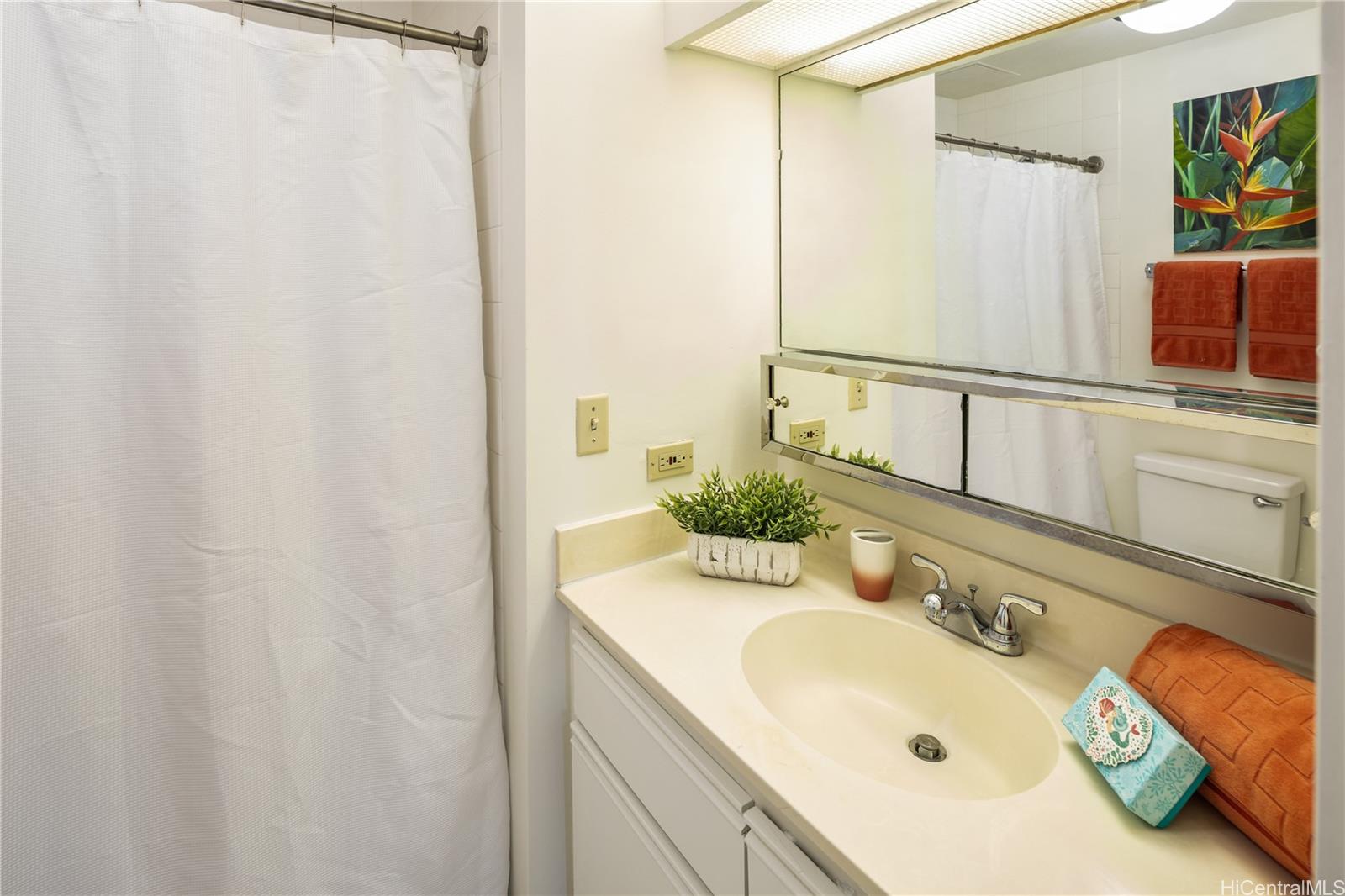 Royal Capitol Plaza condo # 3203, Honolulu, Hawaii - photo 16 of 25