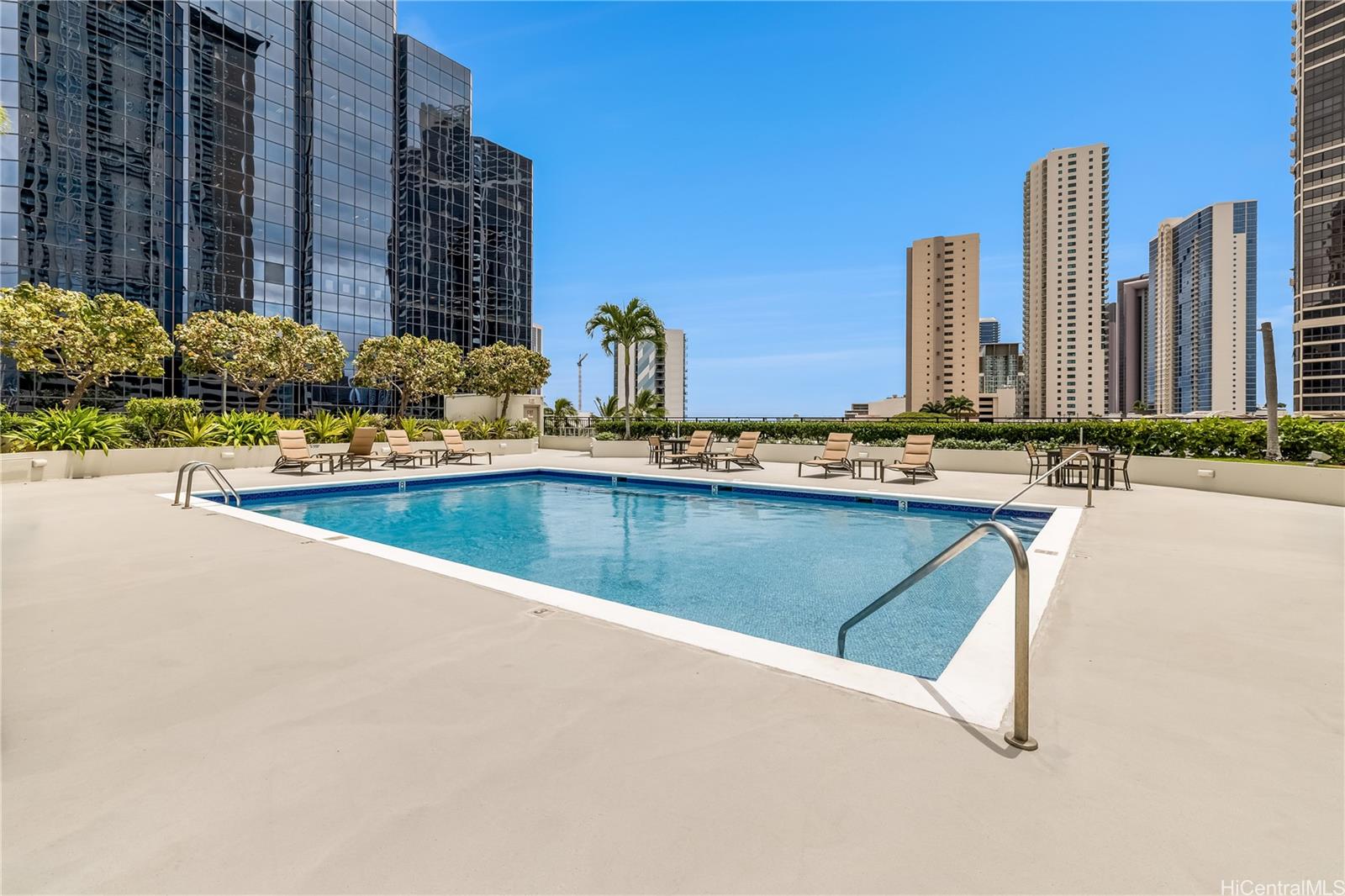 Royal Capitol Plaza condo # 3203, Honolulu, Hawaii - photo 20 of 25