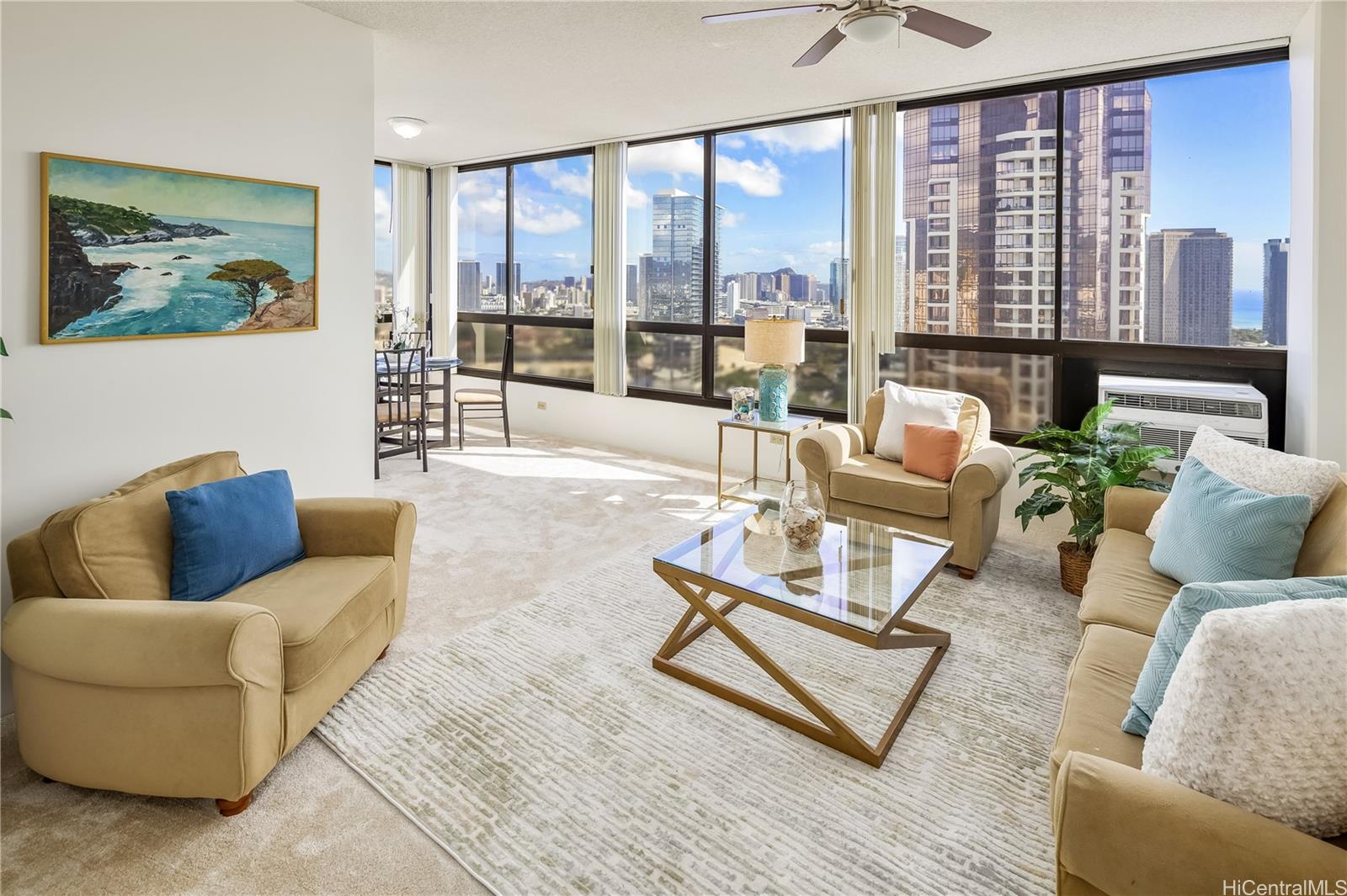 Royal Capitol Plaza condo # 3203, Honolulu, Hawaii - photo 3 of 25