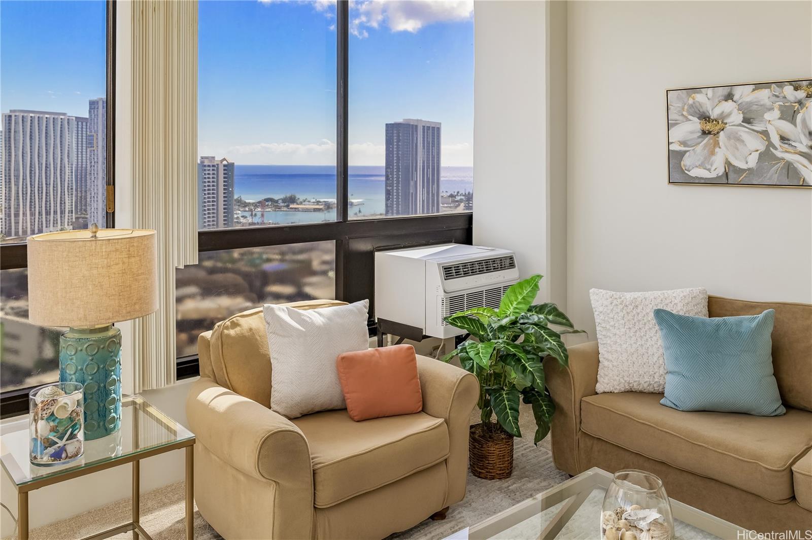 Royal Capitol Plaza condo # 3203, Honolulu, Hawaii - photo 4 of 25