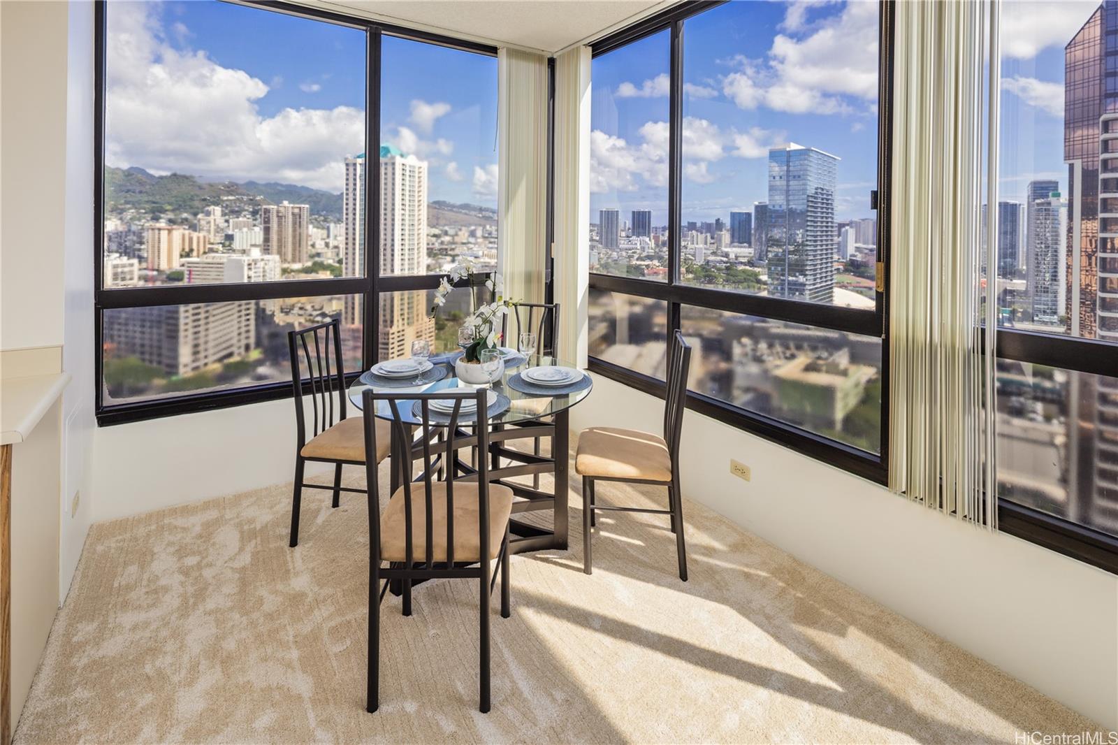 Royal Capitol Plaza condo # 3203, Honolulu, Hawaii - photo 5 of 25