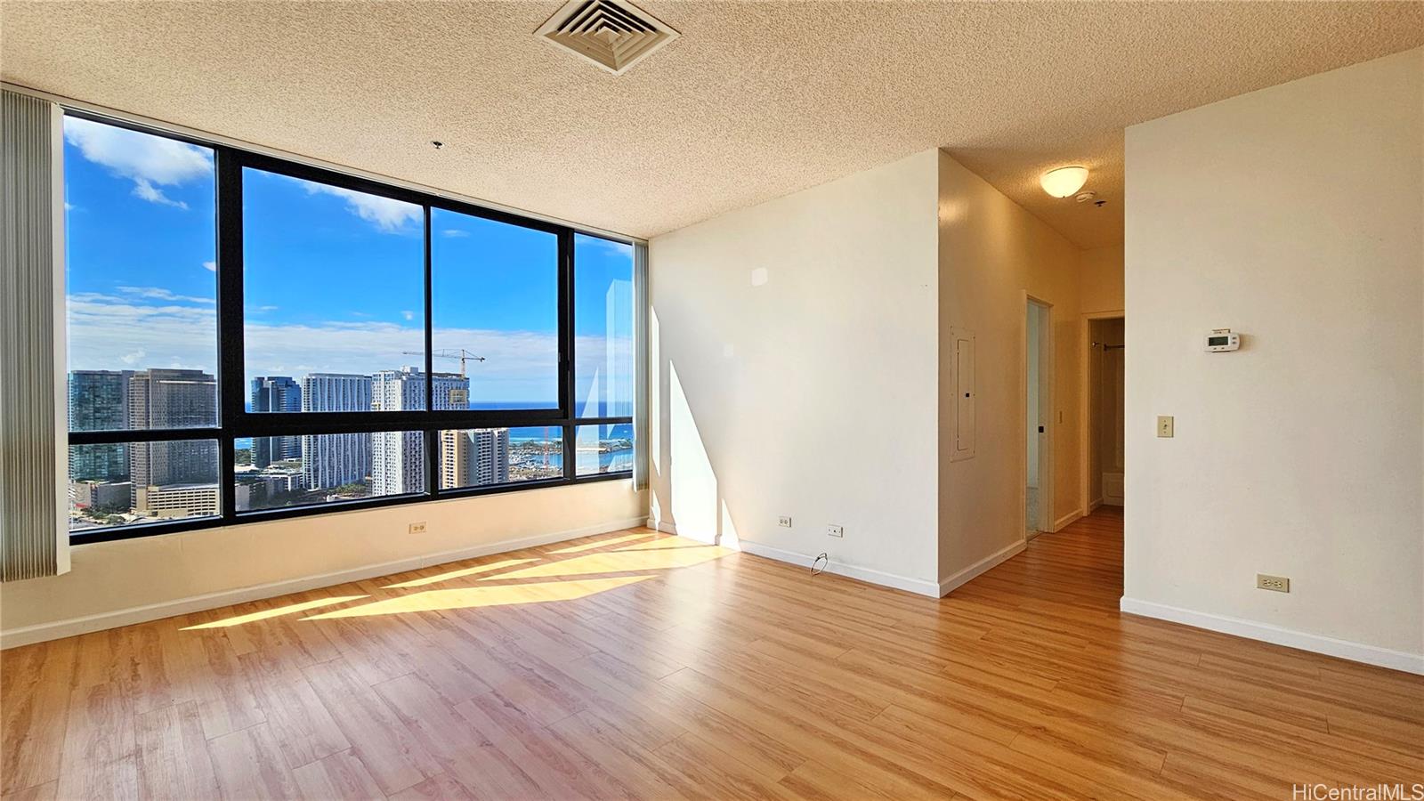 Royal Capitol Plaza condo # 4002, Honolulu, Hawaii - photo 4 of 25