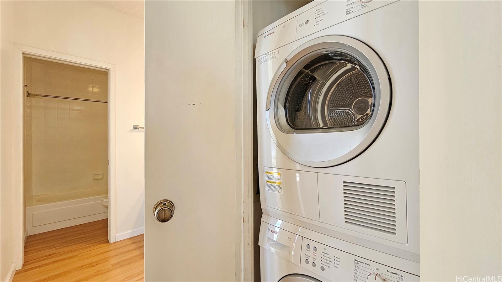 Royal Capitol Plaza condo # 4002, Honolulu, Hawaii - photo 9 of 25