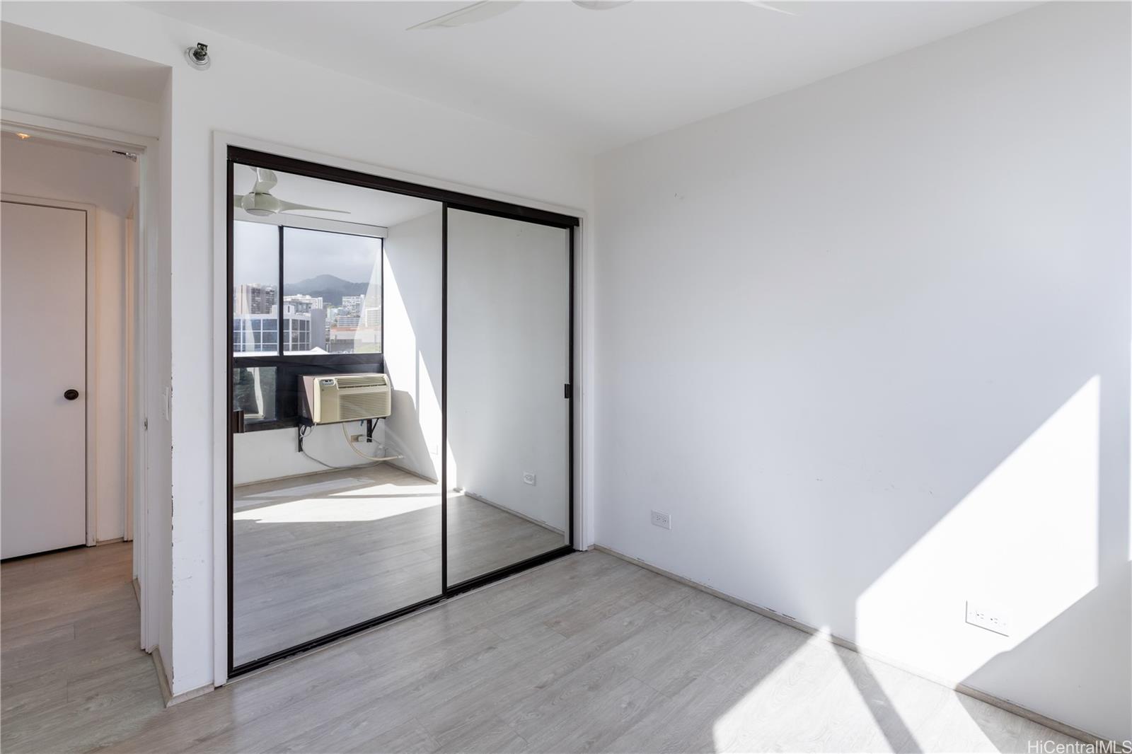 Royal Capitol Plaza condo # 603, Honolulu, Hawaii - photo 13 of 25