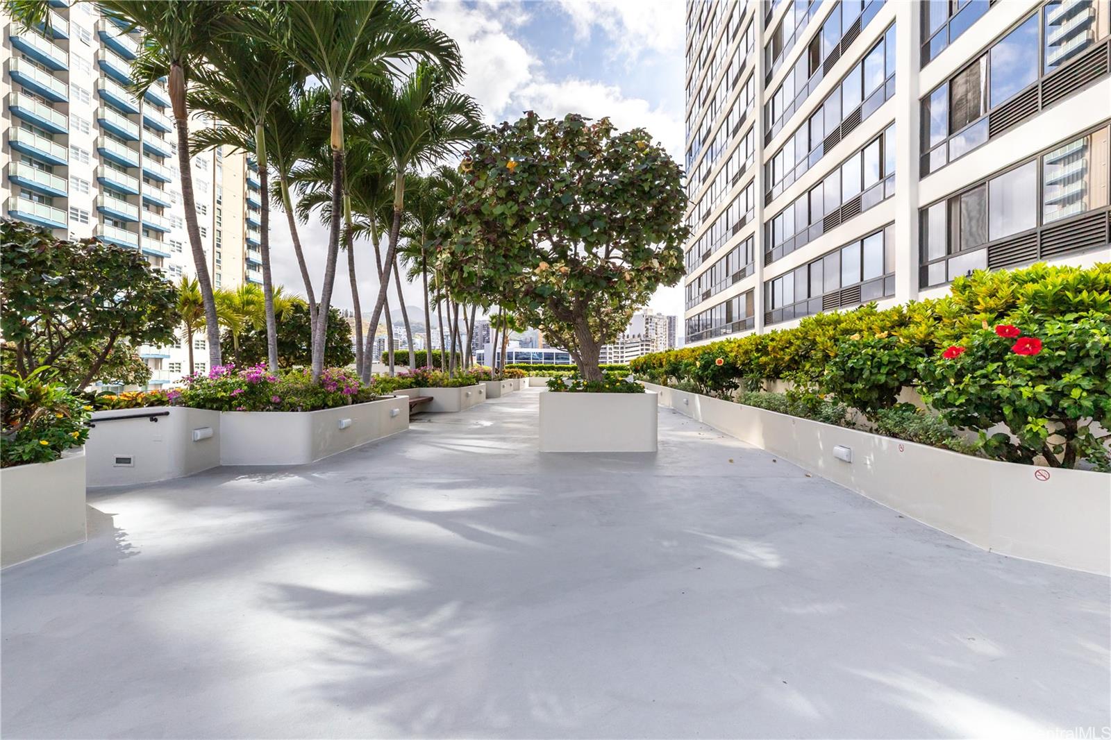 Royal Capitol Plaza condo # 603, Honolulu, Hawaii - photo 20 of 25