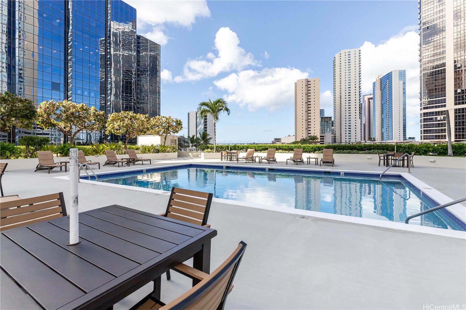 Royal Capitol Plaza condo # 603, Honolulu, Hawaii - photo 21 of 25