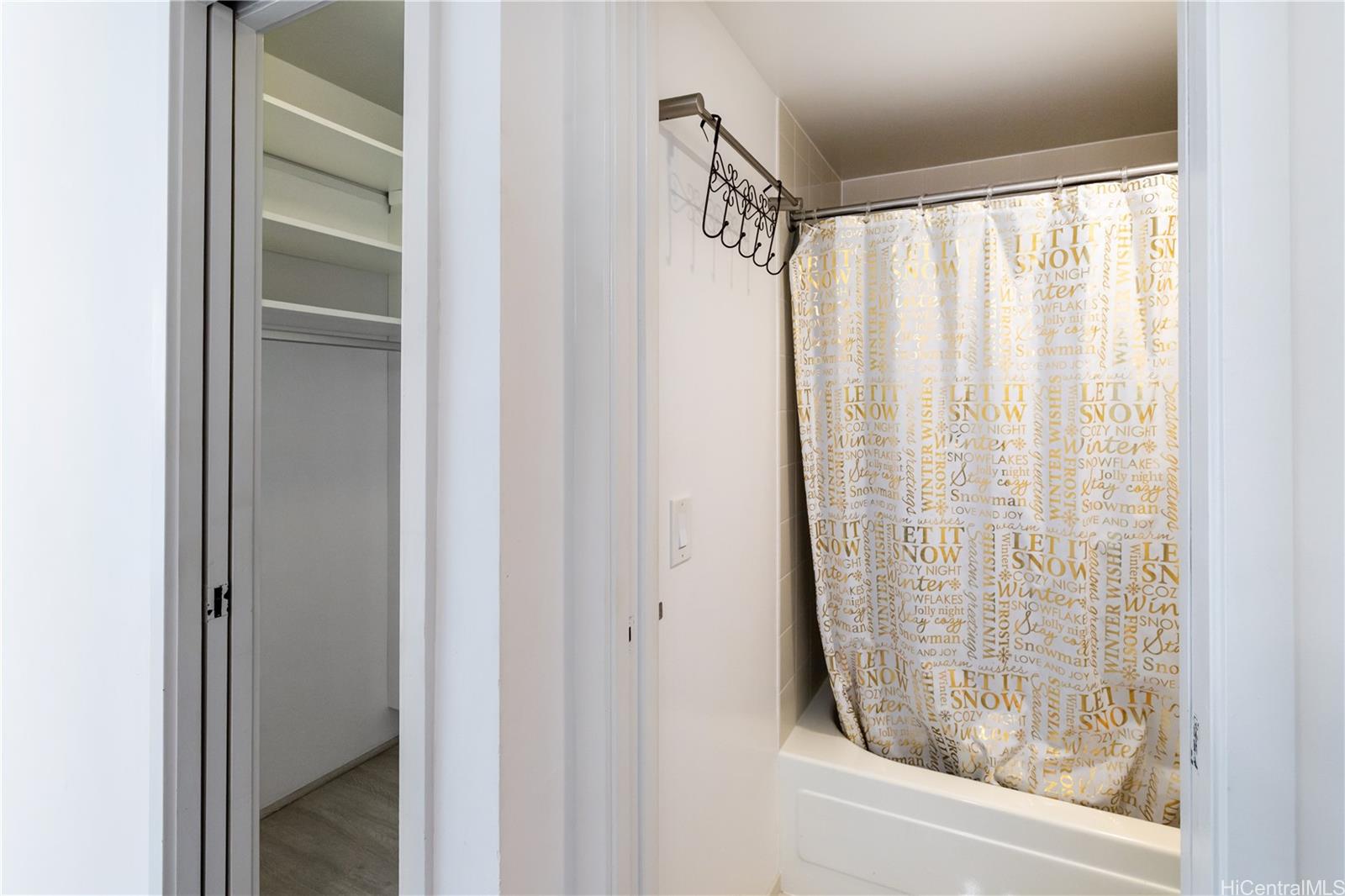 Royal Capitol Plaza condo # 603, Honolulu, Hawaii - photo 9 of 25