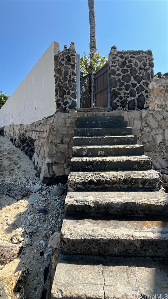 87-825  Farrington Hwy Maili, Leeward home - photo 2 of 3