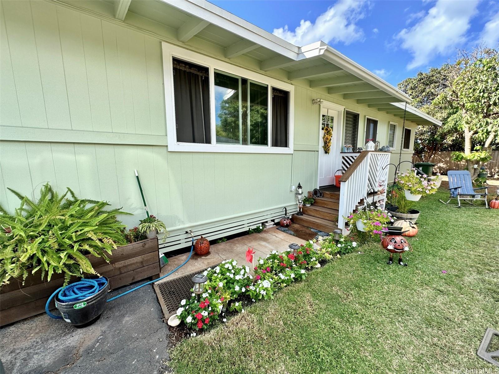 87-861  Waapuhi Street Maili, Leeward home - photo 2 of 12