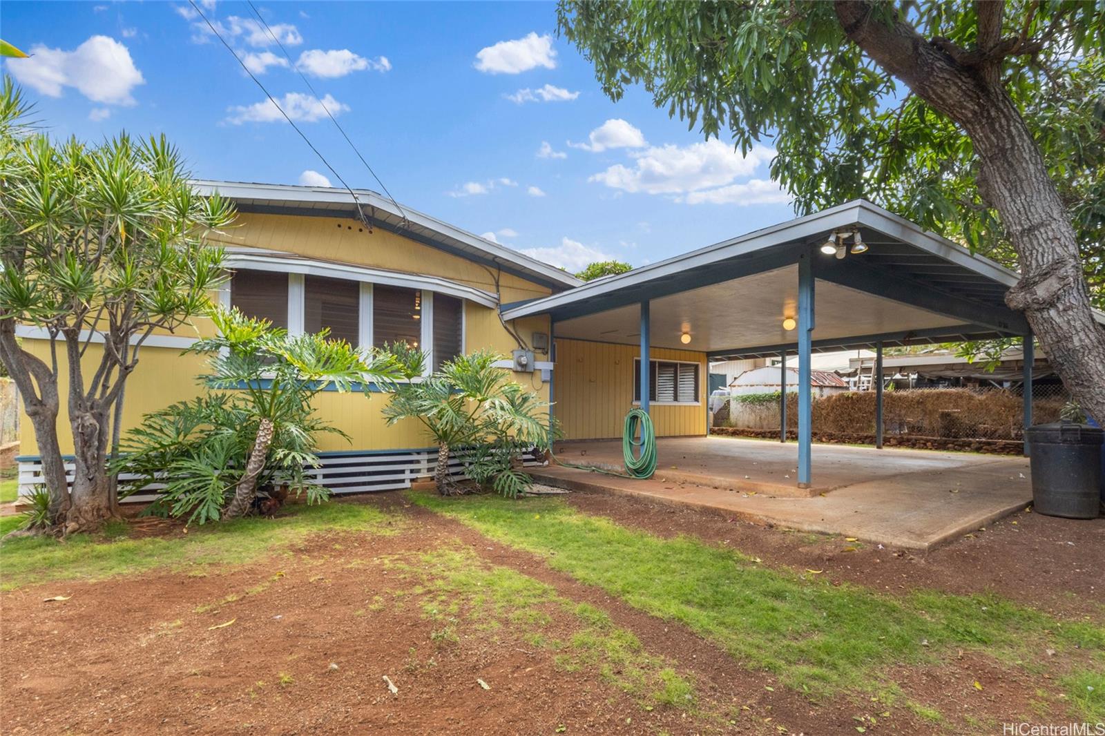 87-866  Hakeakea Street Maili, Leeward home - photo 2 of 21