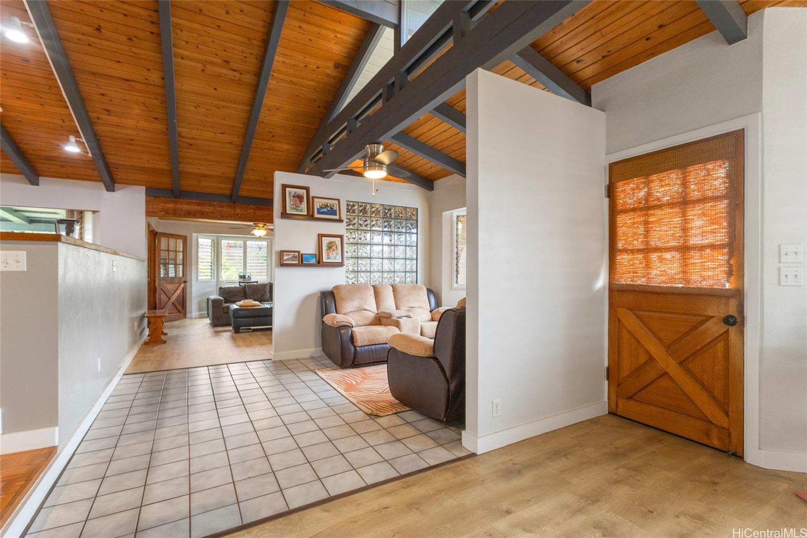 87-866  Hakeakea Street Maili, Leeward home - photo 4 of 21