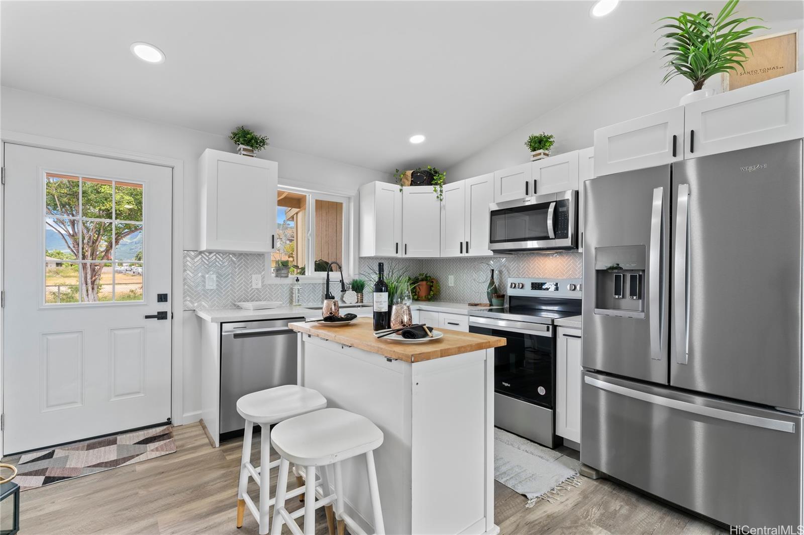 87-888  Waapuhi Street Maili, Leeward home - photo 4 of 25