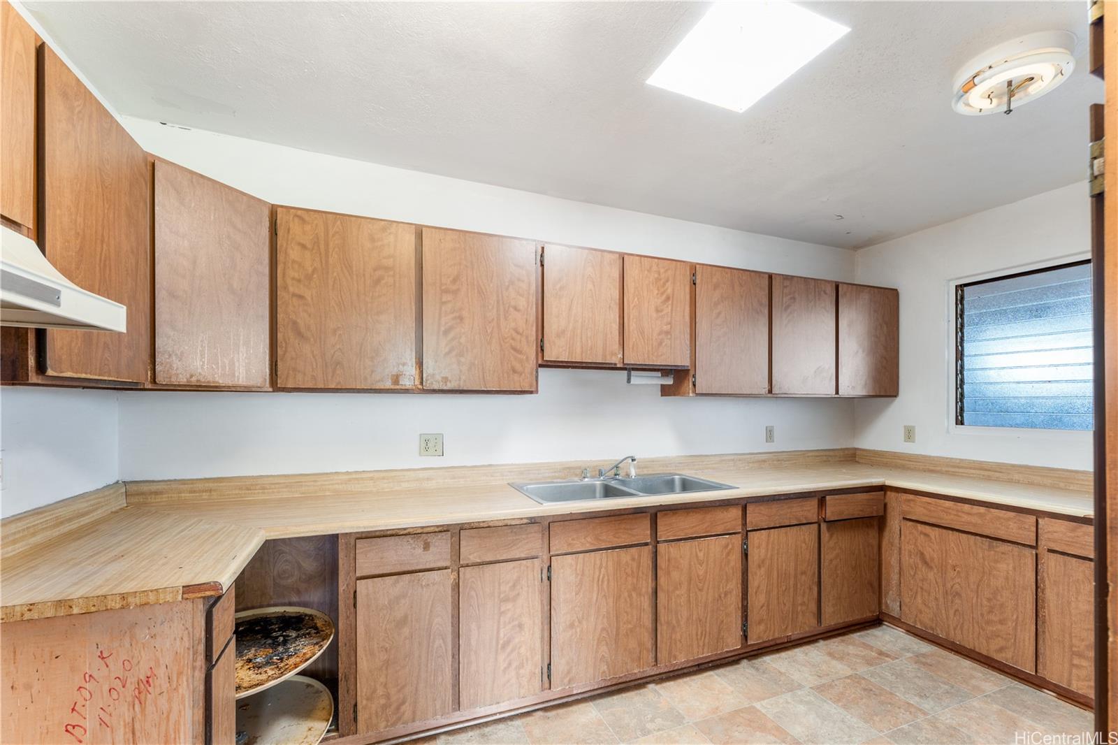 87-909  Hookele Place Maili, Leeward home - photo 8 of 25