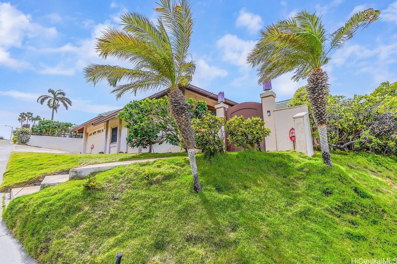 88  Lumahai Street Koko Kai, Hawaii Kai home - photo 4 of 25