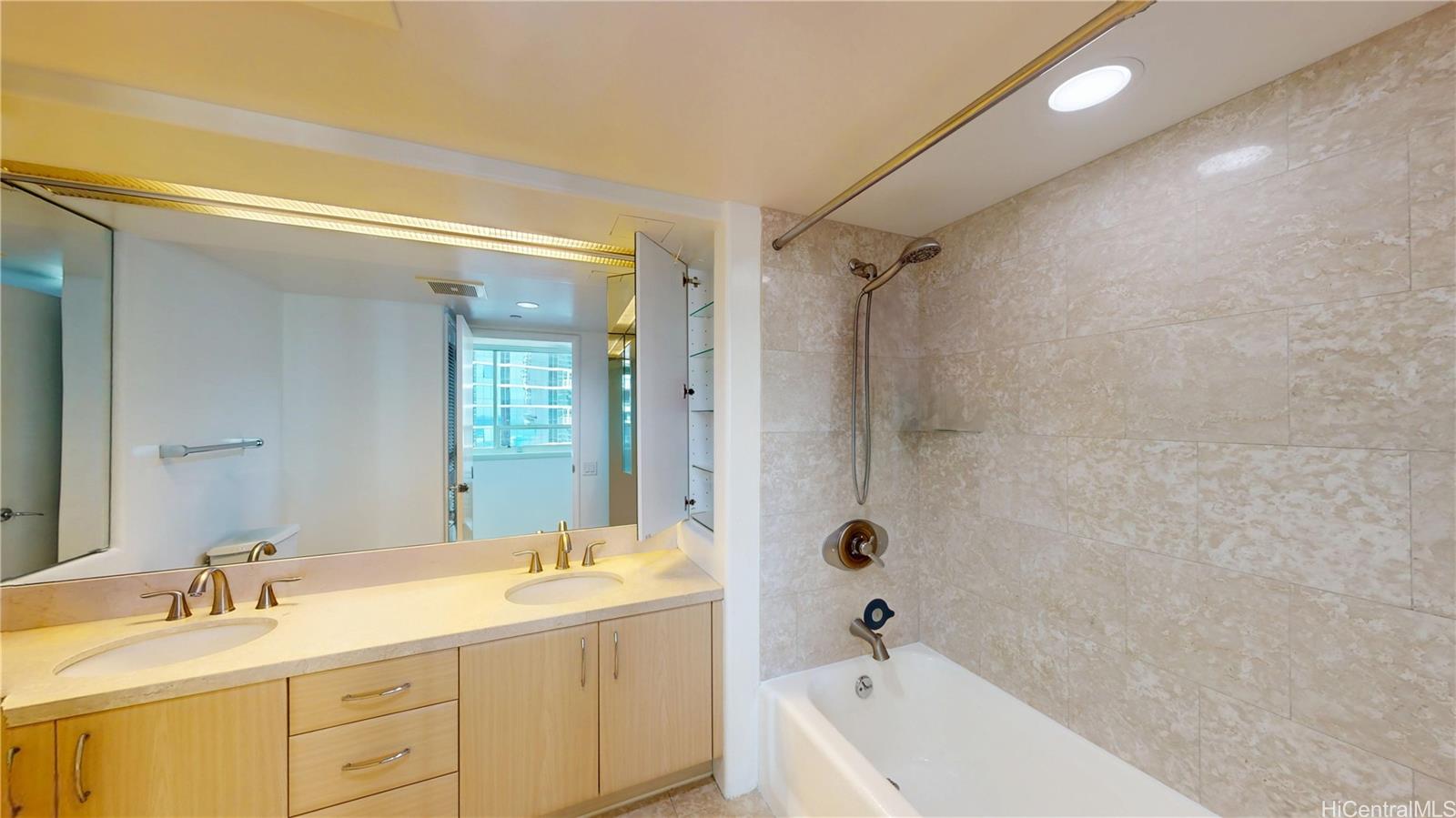 Hawaiki Tower condo # 1610, Honolulu, Hawaii - photo 8 of 17