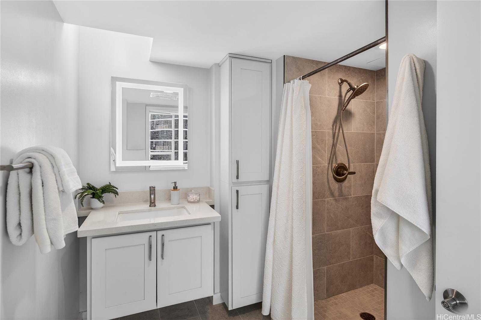 Hawaiki Tower condo # 1811, Honolulu, Hawaii - photo 22 of 25