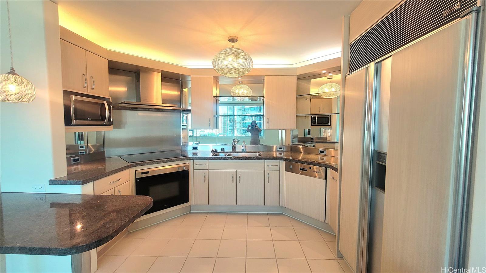 88 Piikoi Street Honolulu - Rental - photo 3 of 21