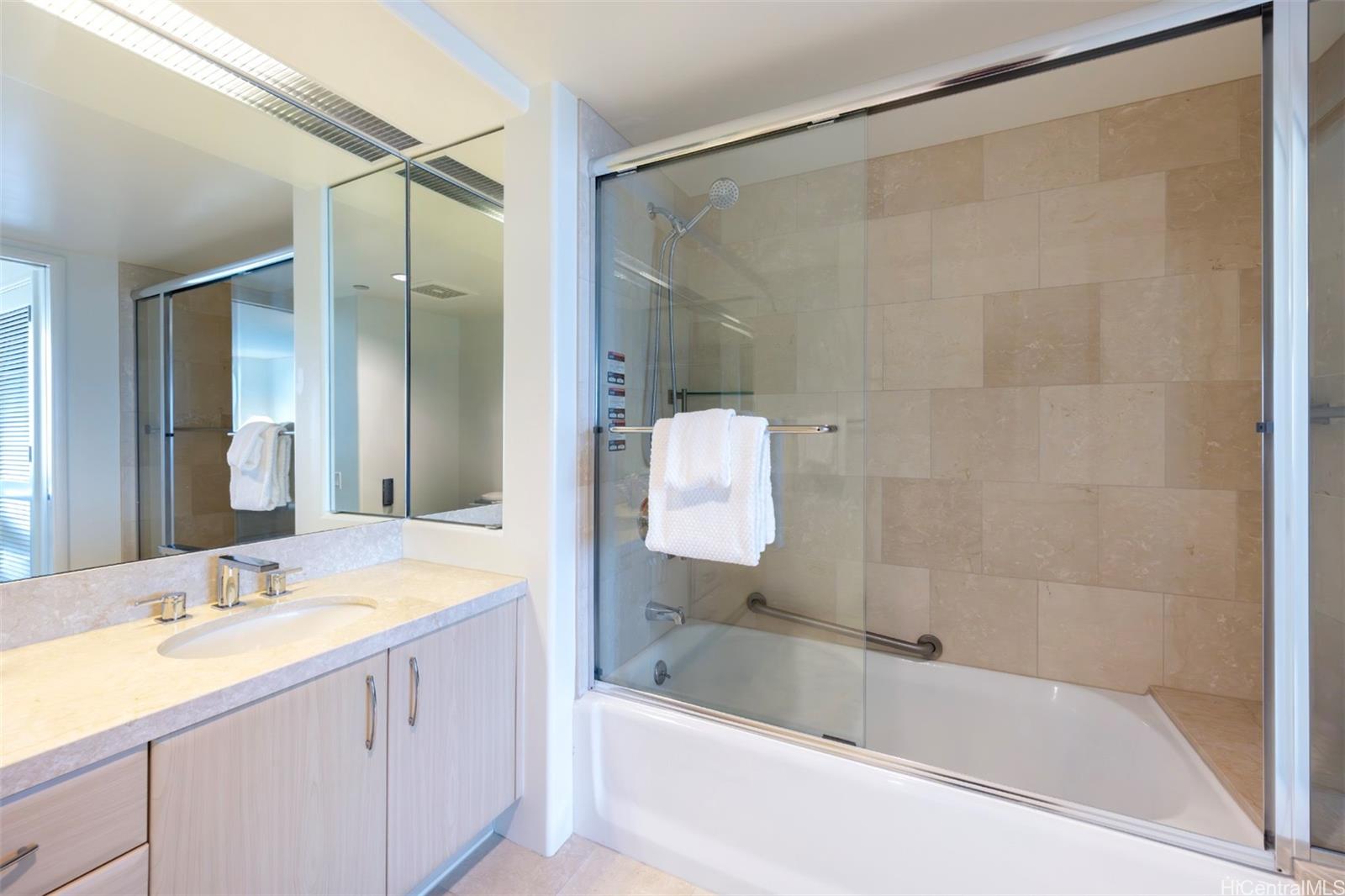 Hawaiki Tower condo # 2108, Honolulu, Hawaii - photo 13 of 19