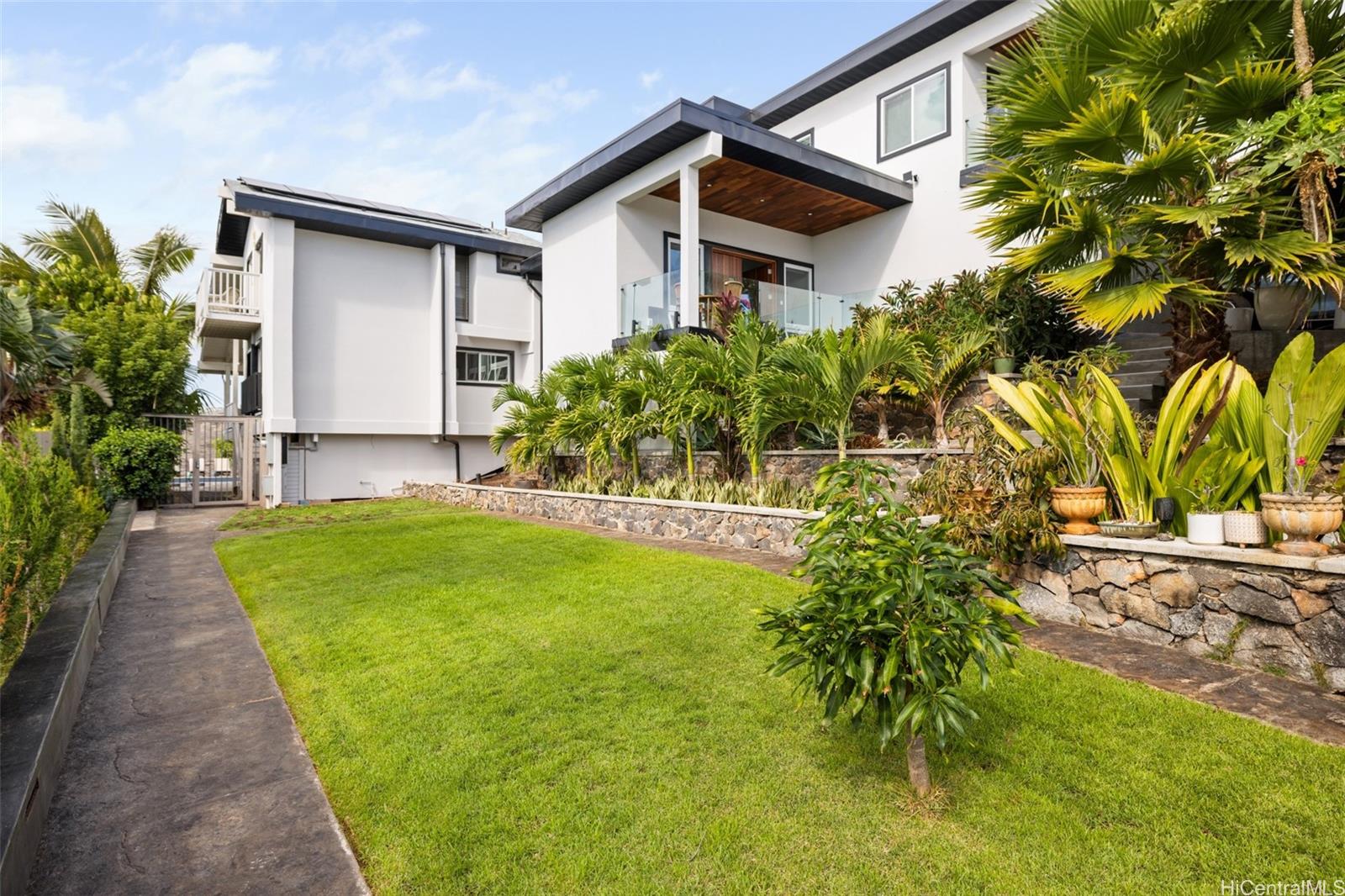 880  Kaahue Street Mariners Ridge, Hawaii Kai home - photo 22 of 25