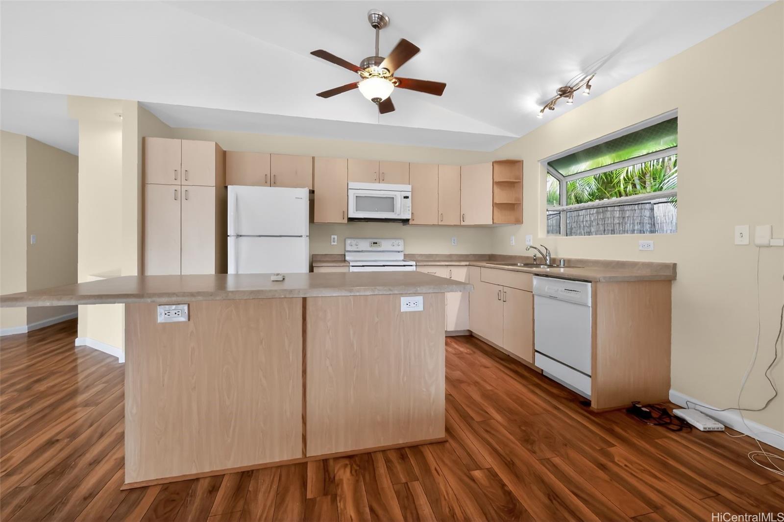 886  Mahealani Street Makawao, Maui home - photo 2 of 25