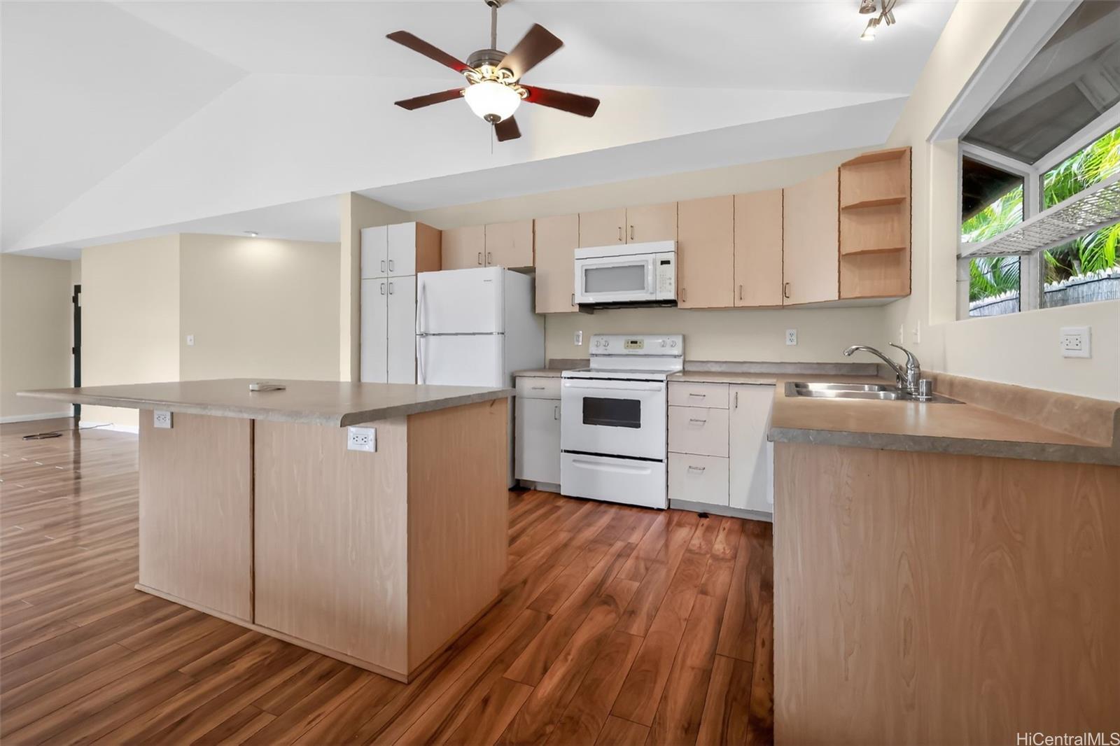 886  Mahealani Street Makawao, Maui home - photo 3 of 25