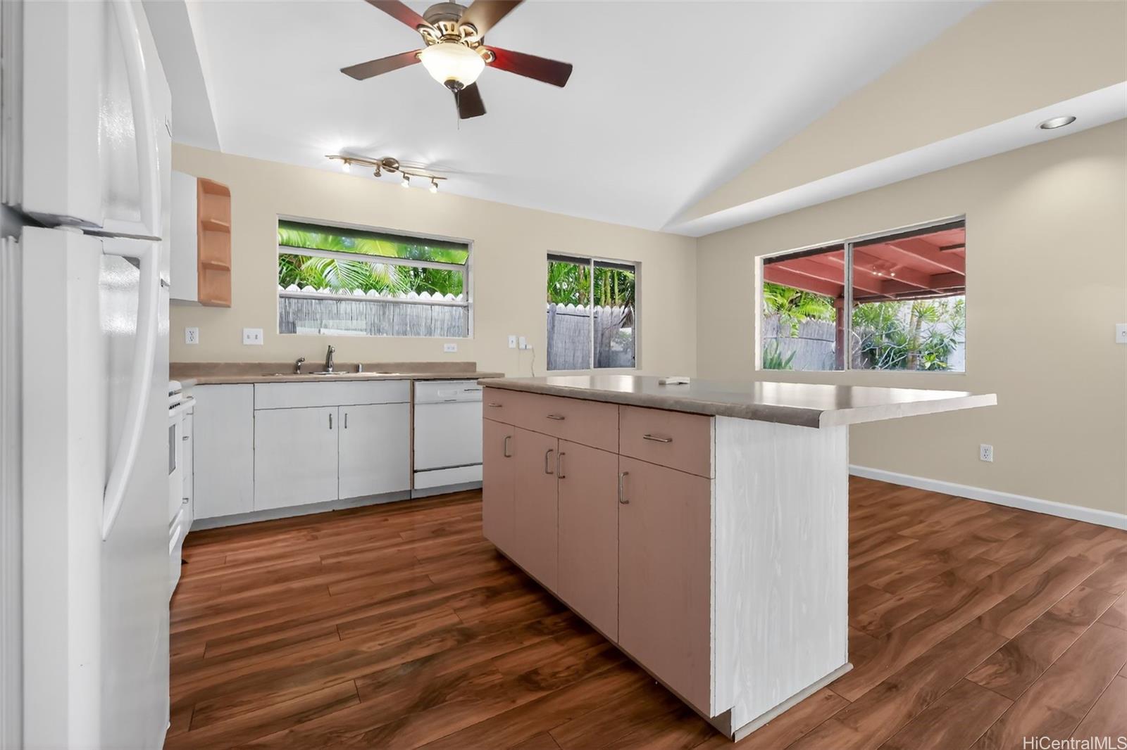 886  Mahealani Street Makawao, Maui home - photo 9 of 25