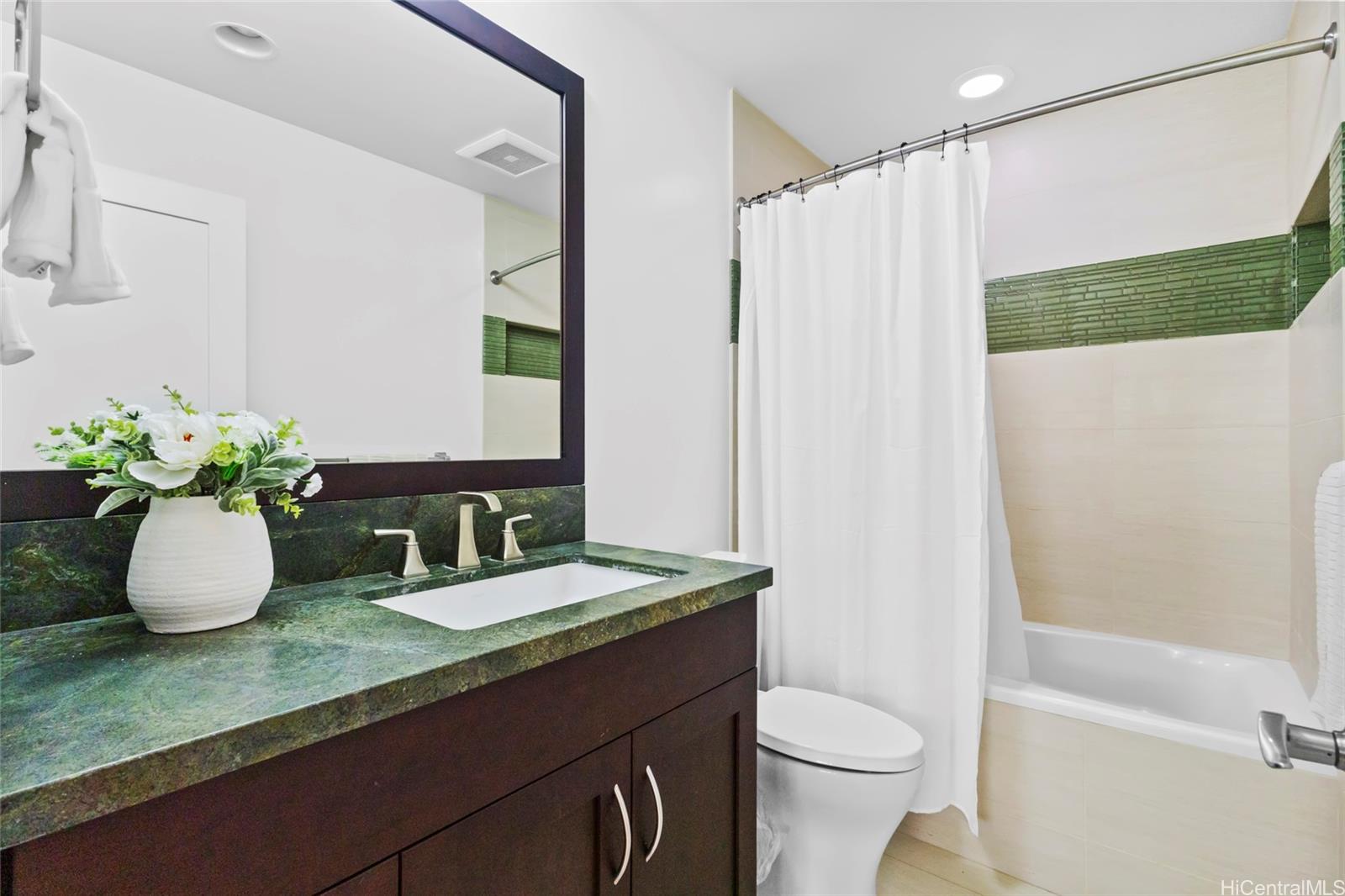 888  Ahuwale Street Aina Haina Area, Diamond Head home - photo 13 of 24