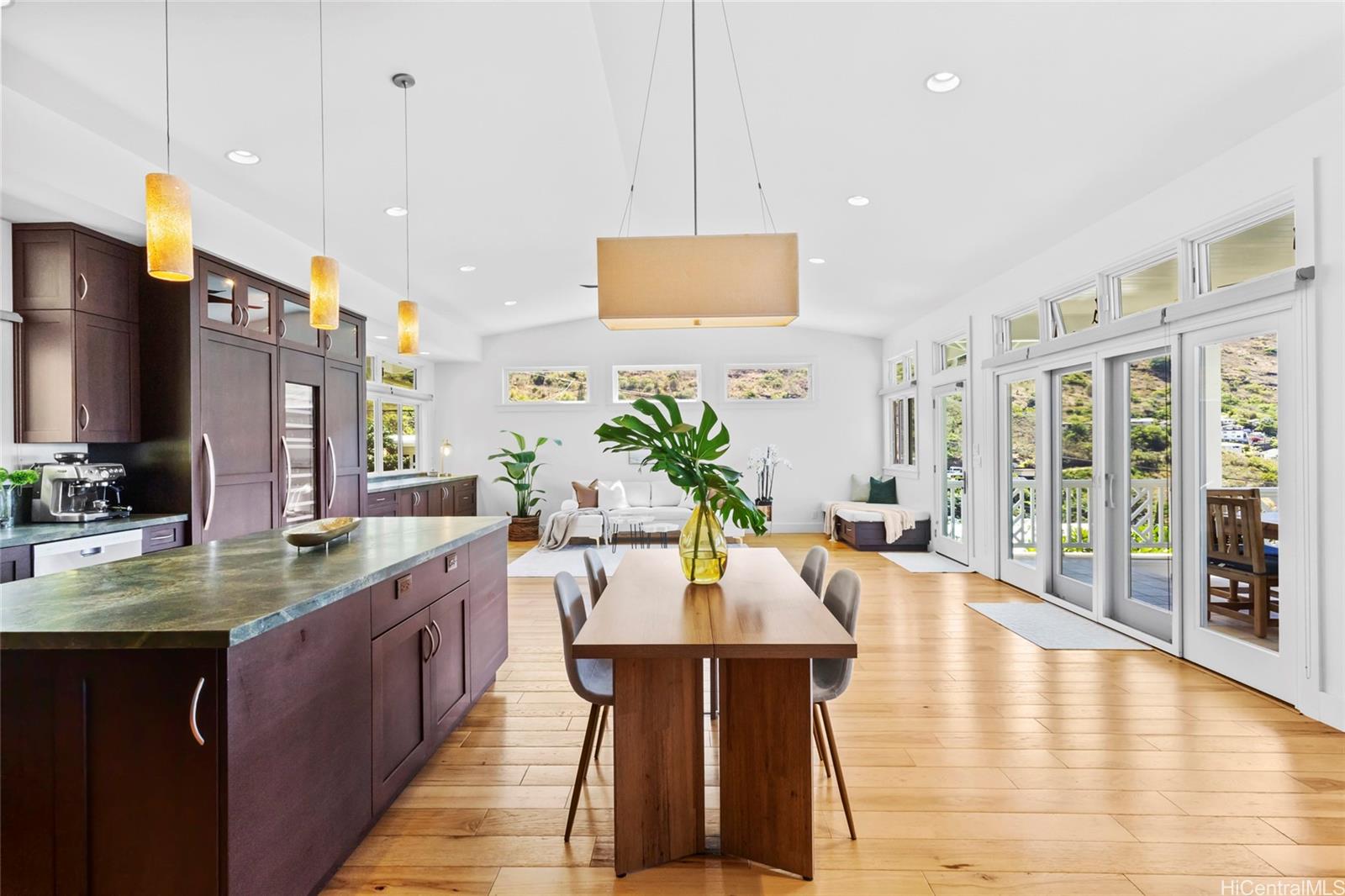 888  Ahuwale Street Aina Haina Area, Diamond Head home - photo 4 of 24