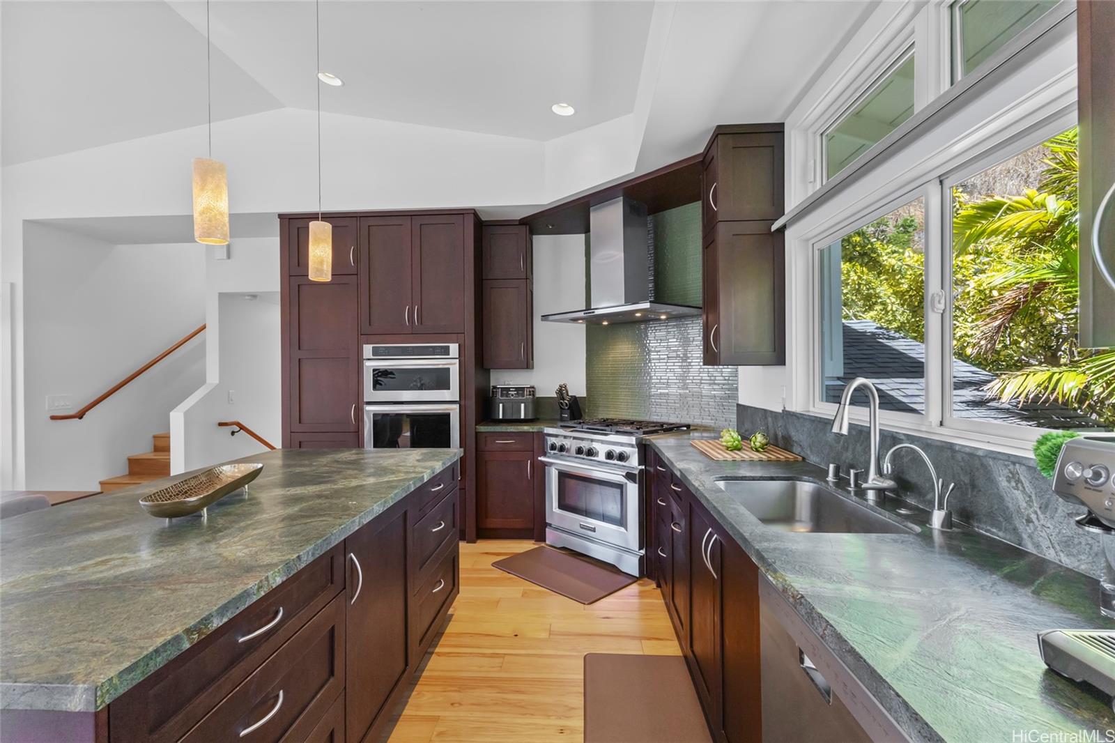 888  Ahuwale Street Aina Haina Area, Diamond Head home - photo 5 of 24