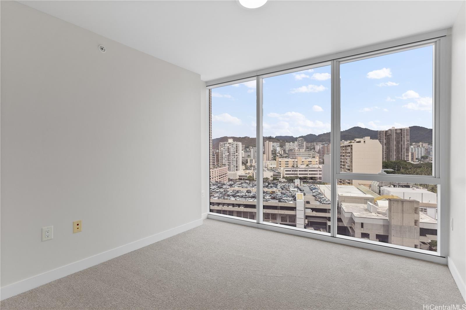 Symphony Honolulu condo # 1511, Honolulu, Hawaii - photo 12 of 24