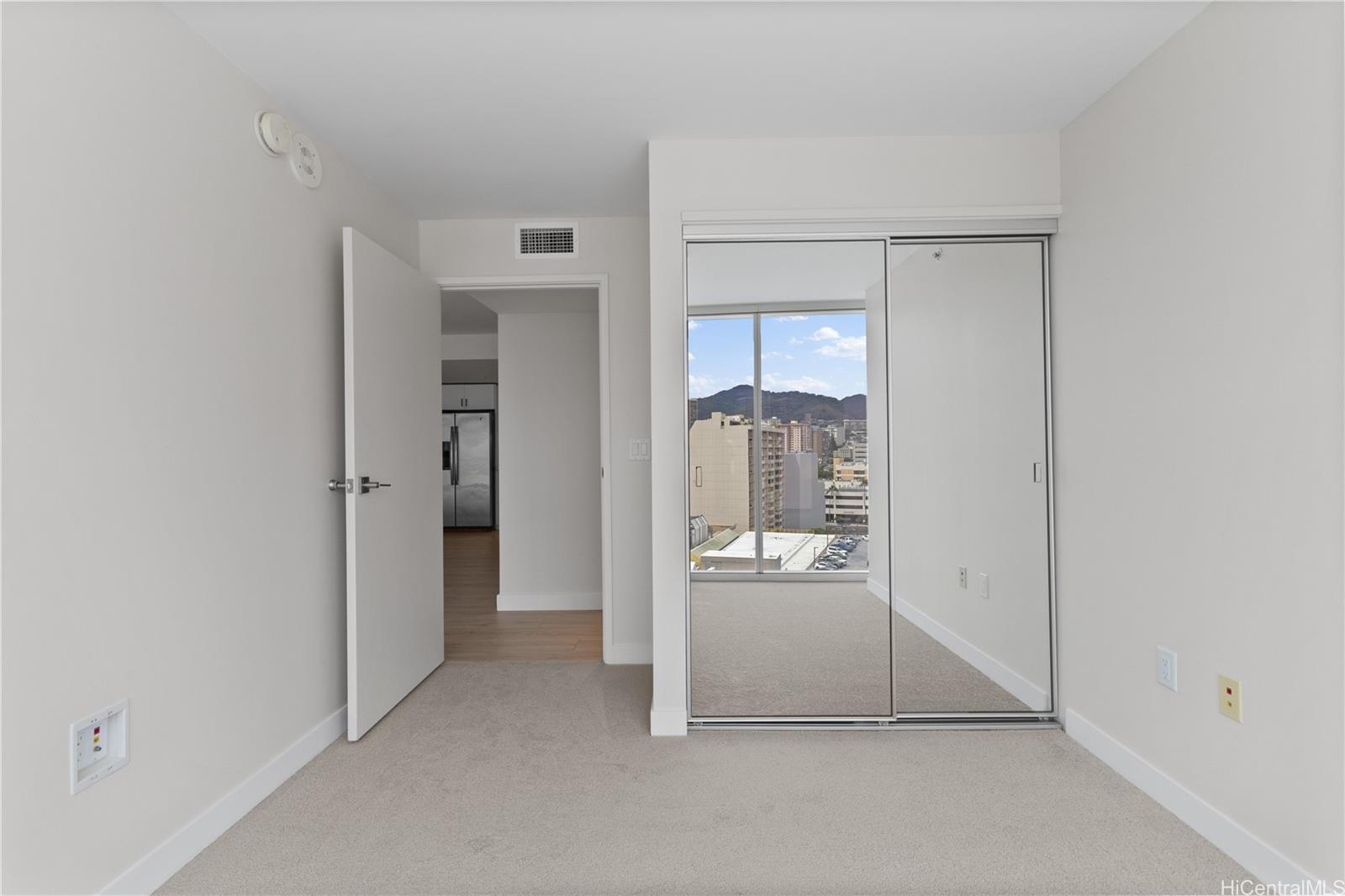 Symphony Honolulu condo # 1511, Honolulu, Hawaii - photo 9 of 24