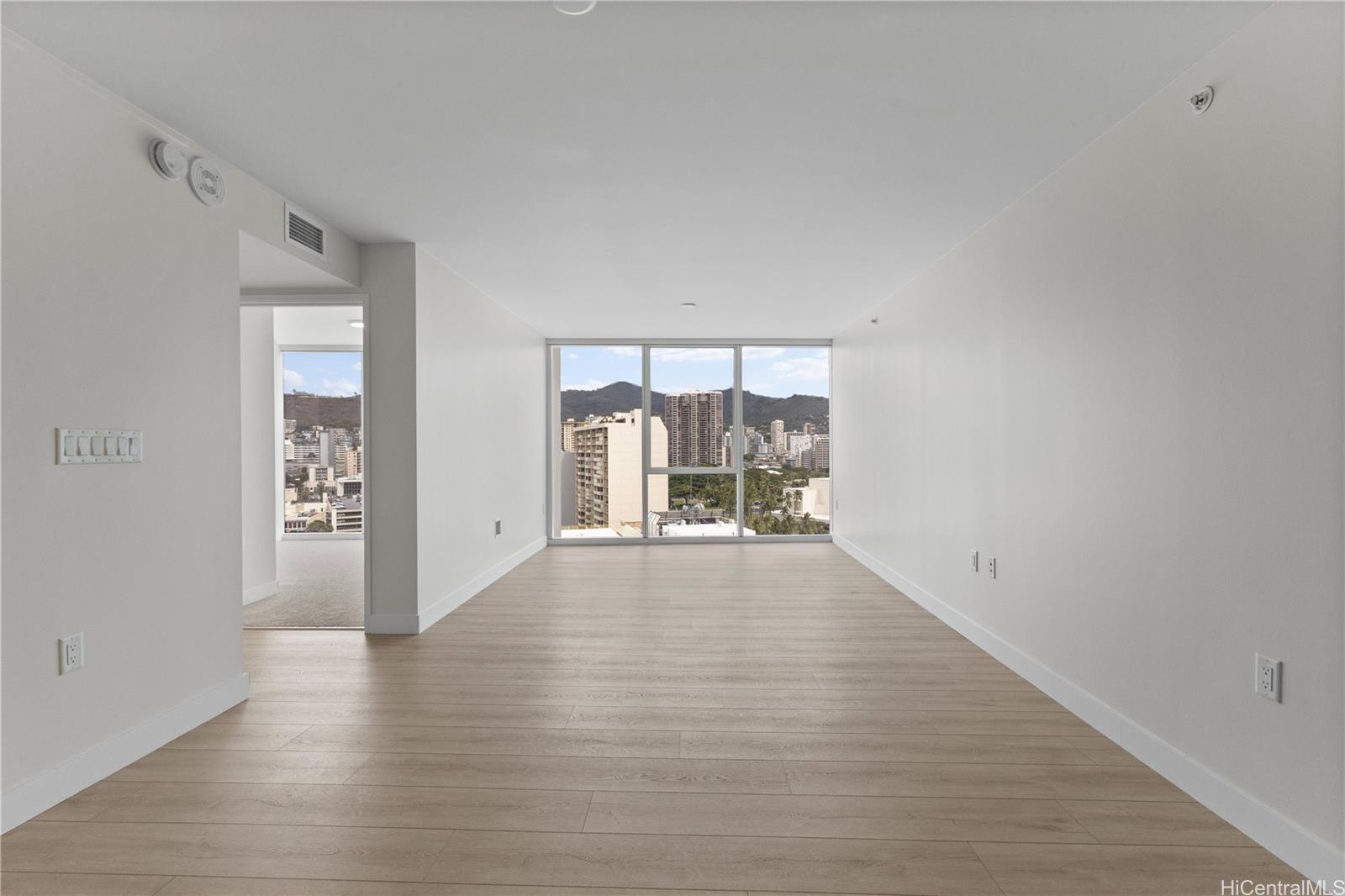 Symphony Honolulu condo # 1511, Honolulu, Hawaii - photo 10 of 24