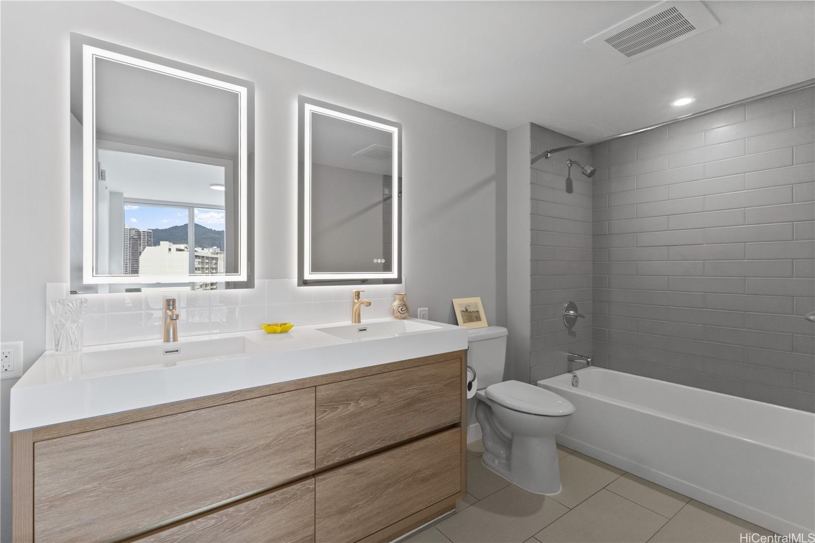 Symphony Honolulu condo # 1511, Honolulu, Hawaii - photo 17 of 24