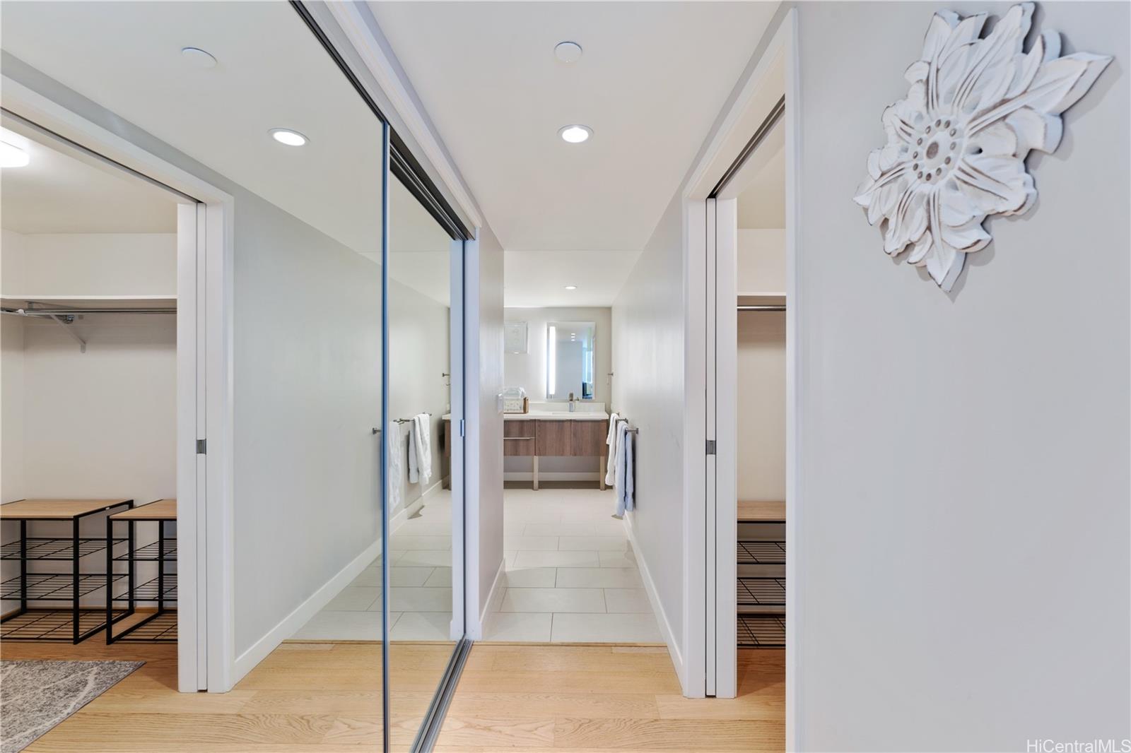 Symphony Honolulu condo # 1605, Honolulu, Hawaii - photo 12 of 25