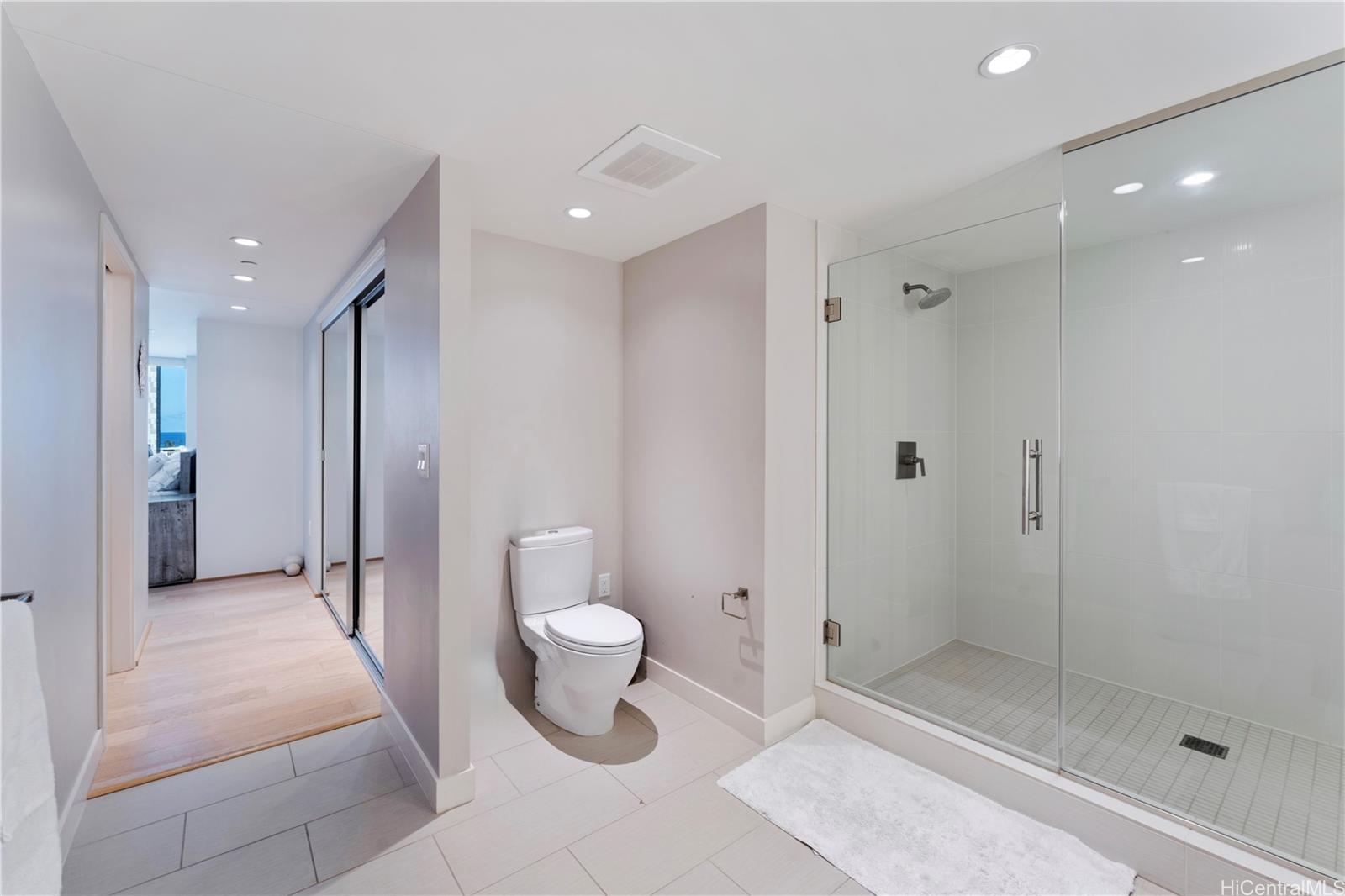 Symphony Honolulu condo # 1605, Honolulu, Hawaii - photo 14 of 25